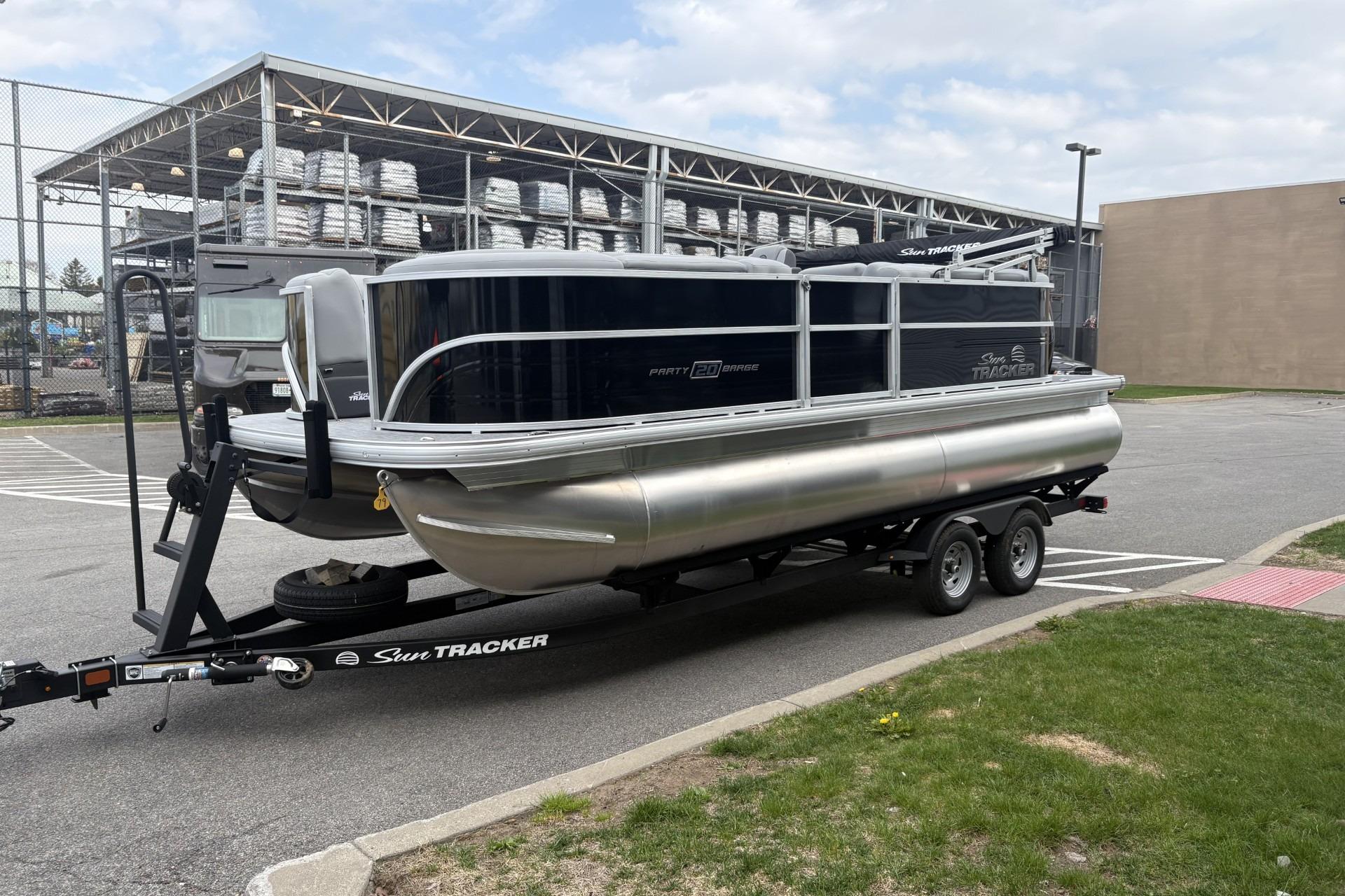 2026 Sun Tracker Party Barge 20 DLX