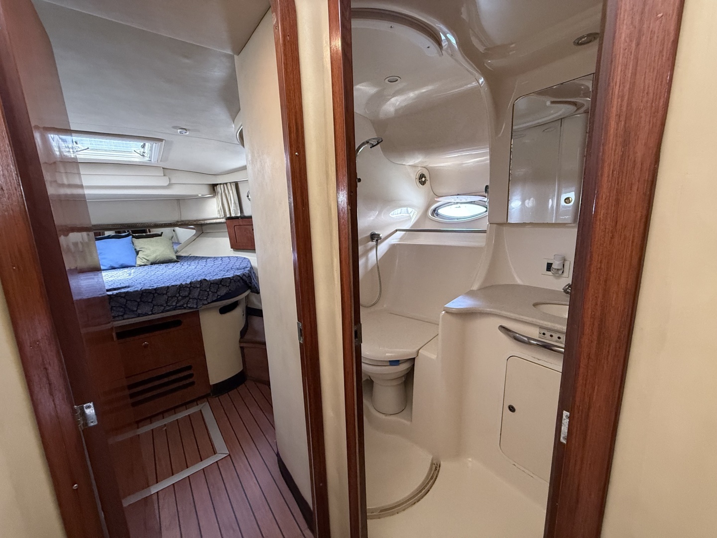 2001 Sea Ray 450 Express Bridge - Image 22