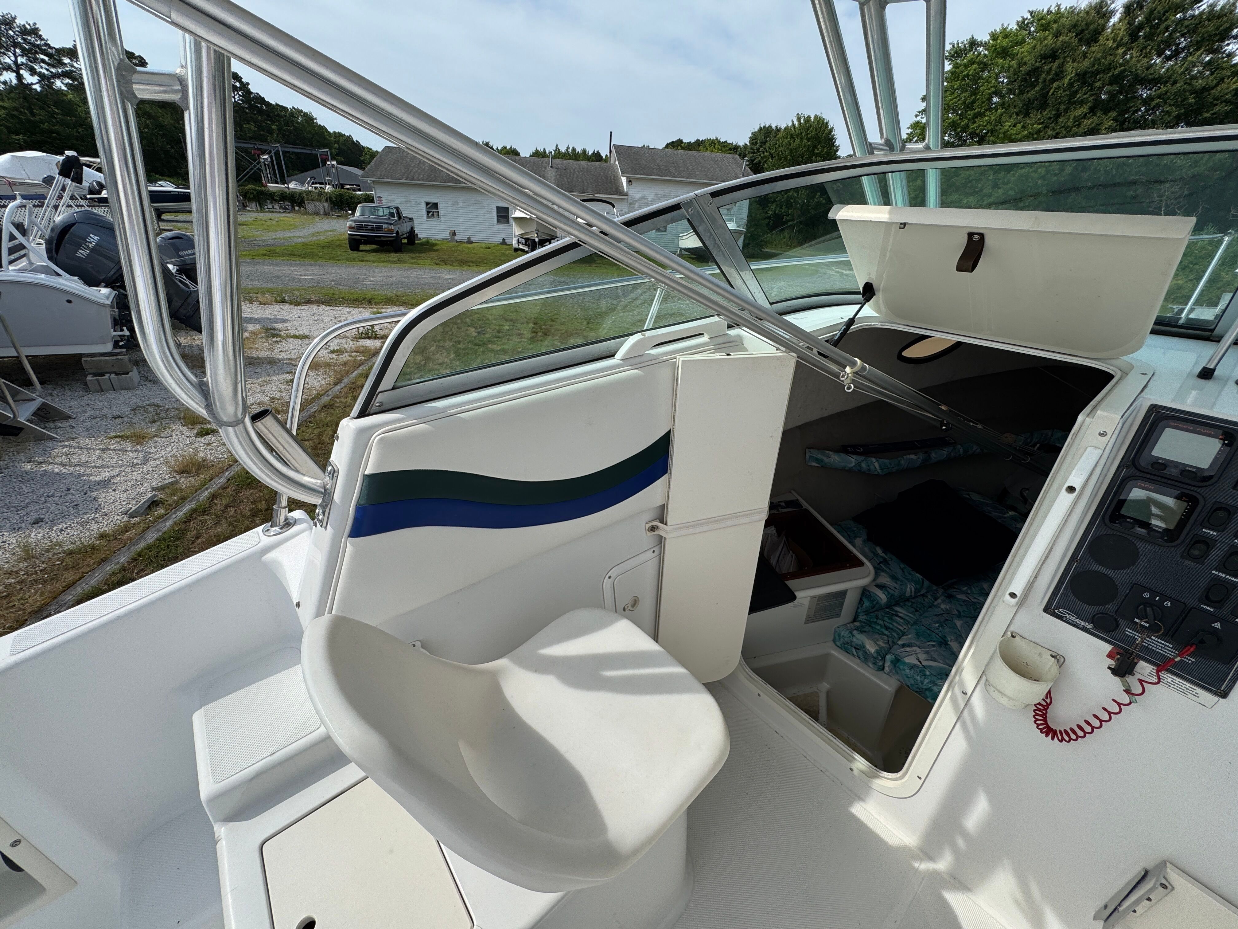 2000 SEA SWIRL 2600 WA STRIPER - Image 8