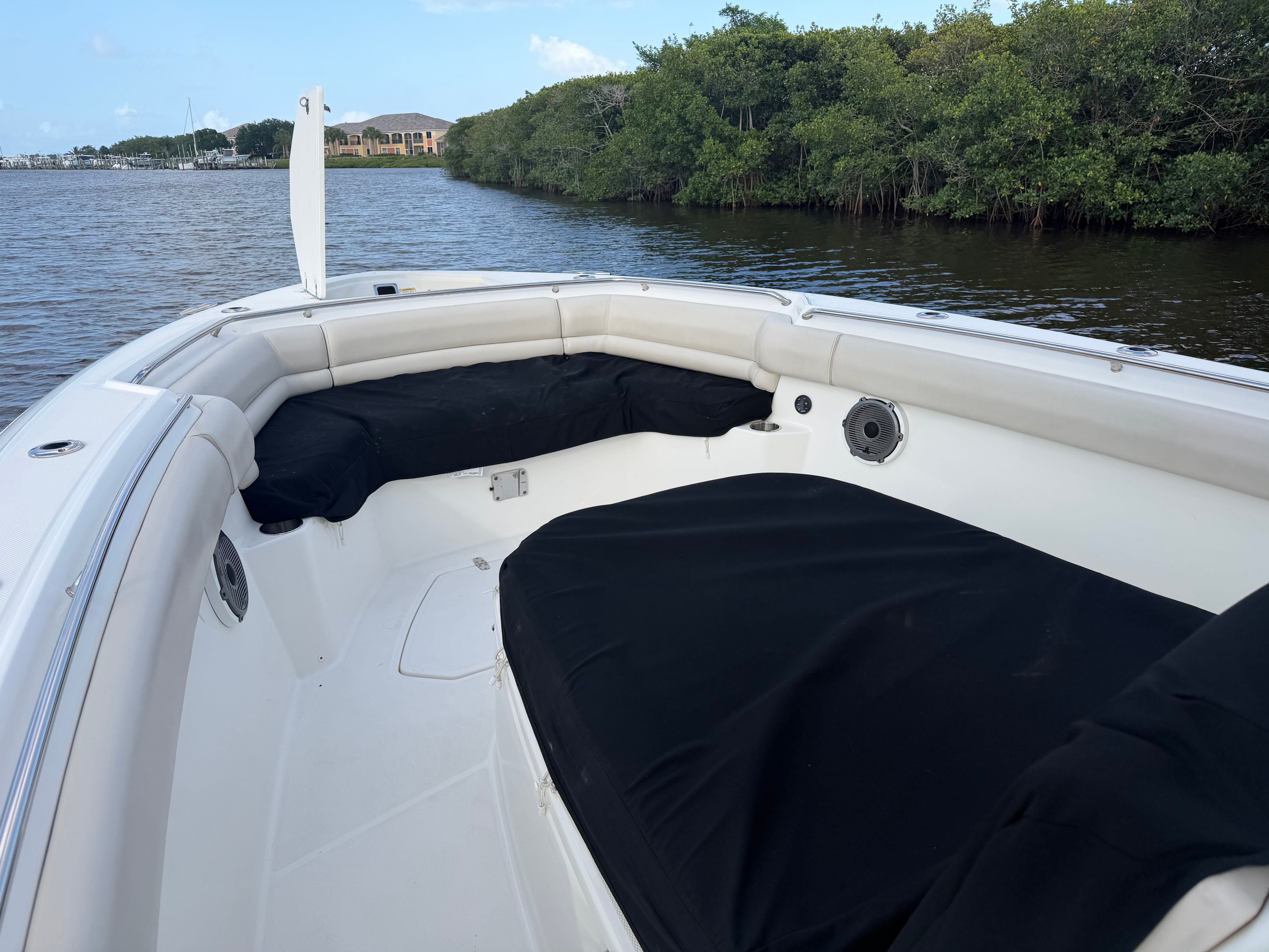2021 Boston Whaler 330 Outrage - 36