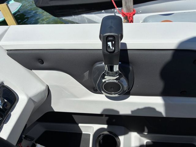 2026 Tahoe 2185 LTZ Quad Lounger - 23