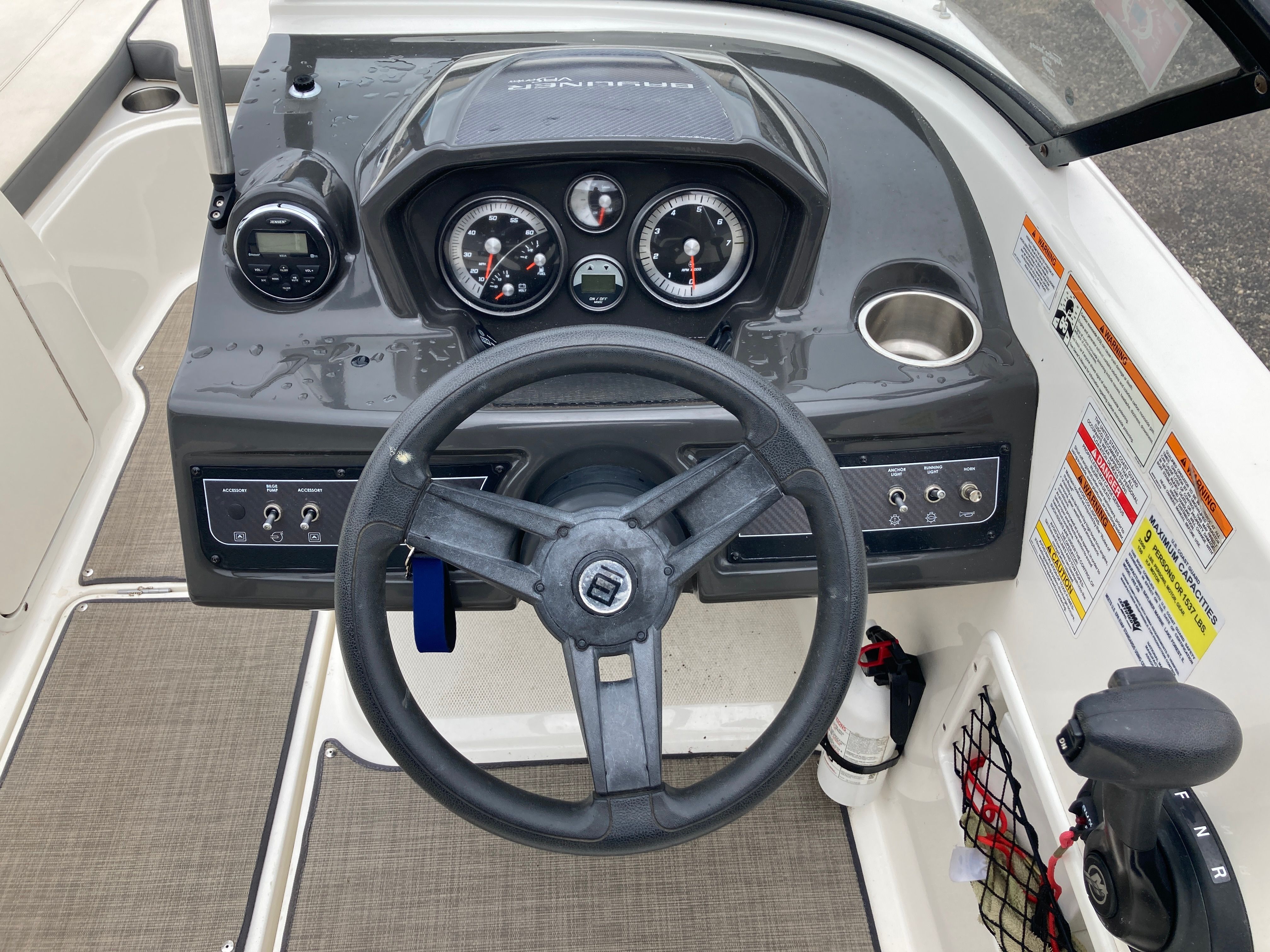 2017 Bayliner VR5 - 12
