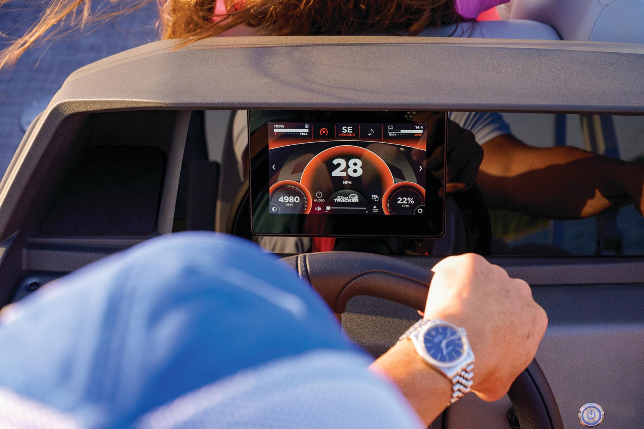 2026 Sun Tracker Party Barge 22 DLX - 26