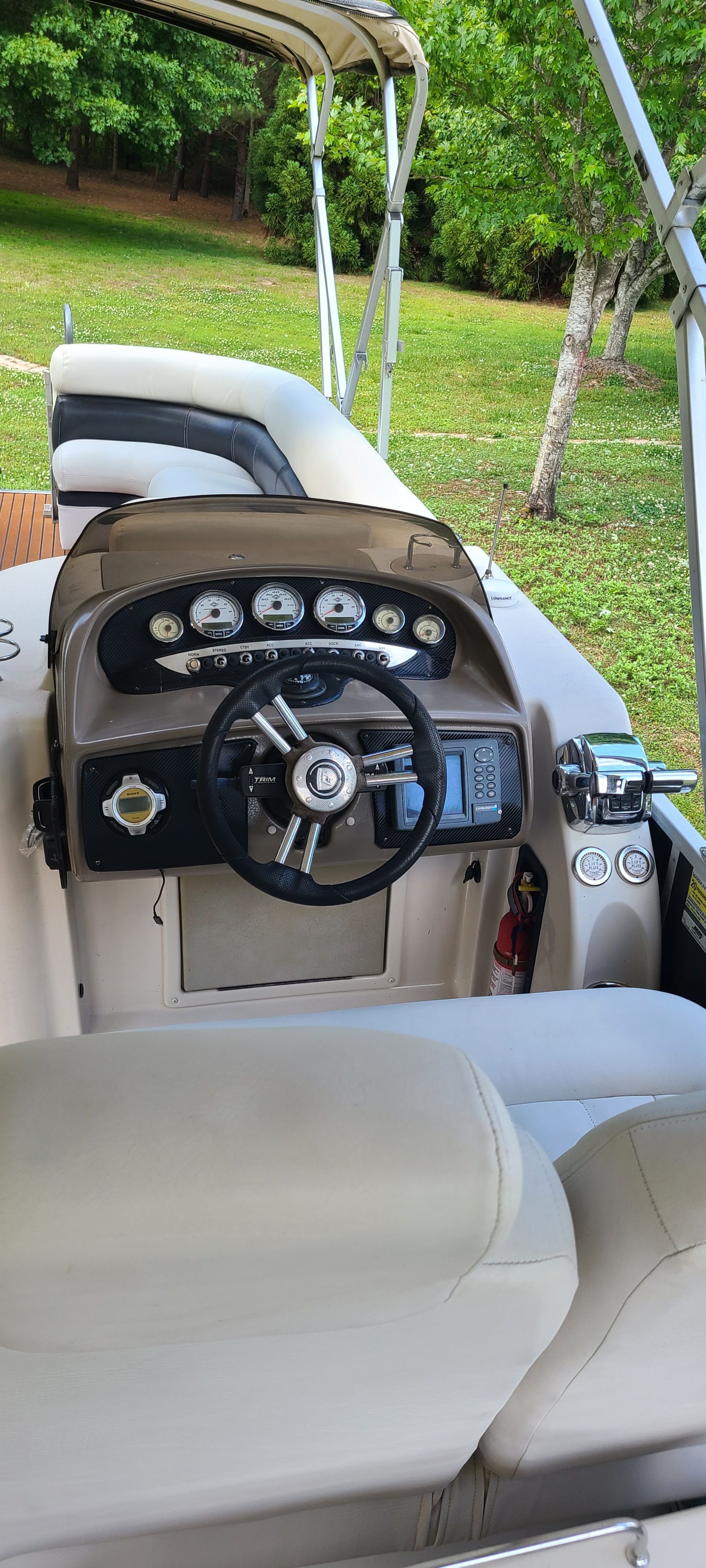 Interior view of a 2009 Premier 275 Grand Majestic LTD boat.