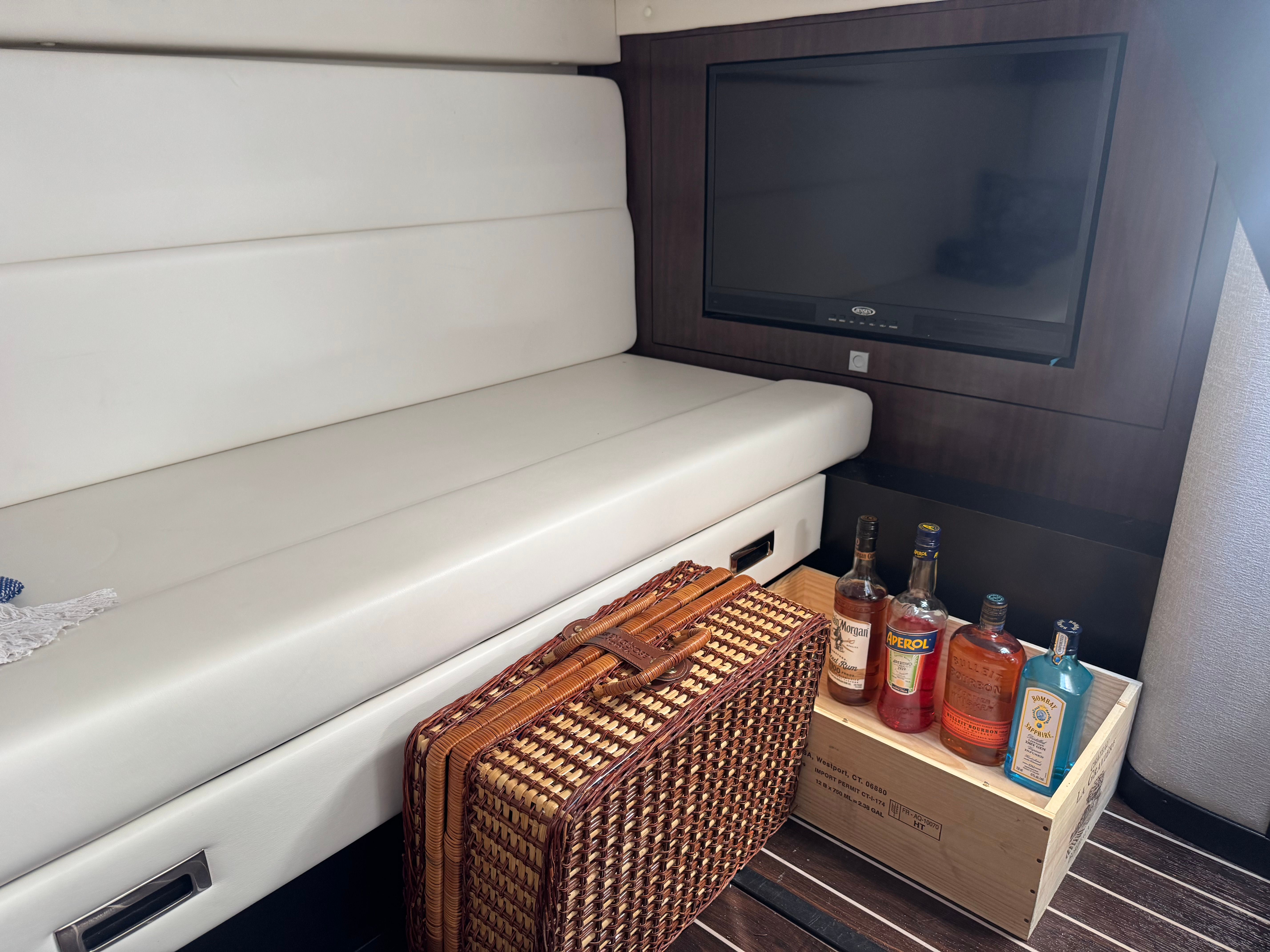 2018 Monterey 335 Sport Yacht - 30