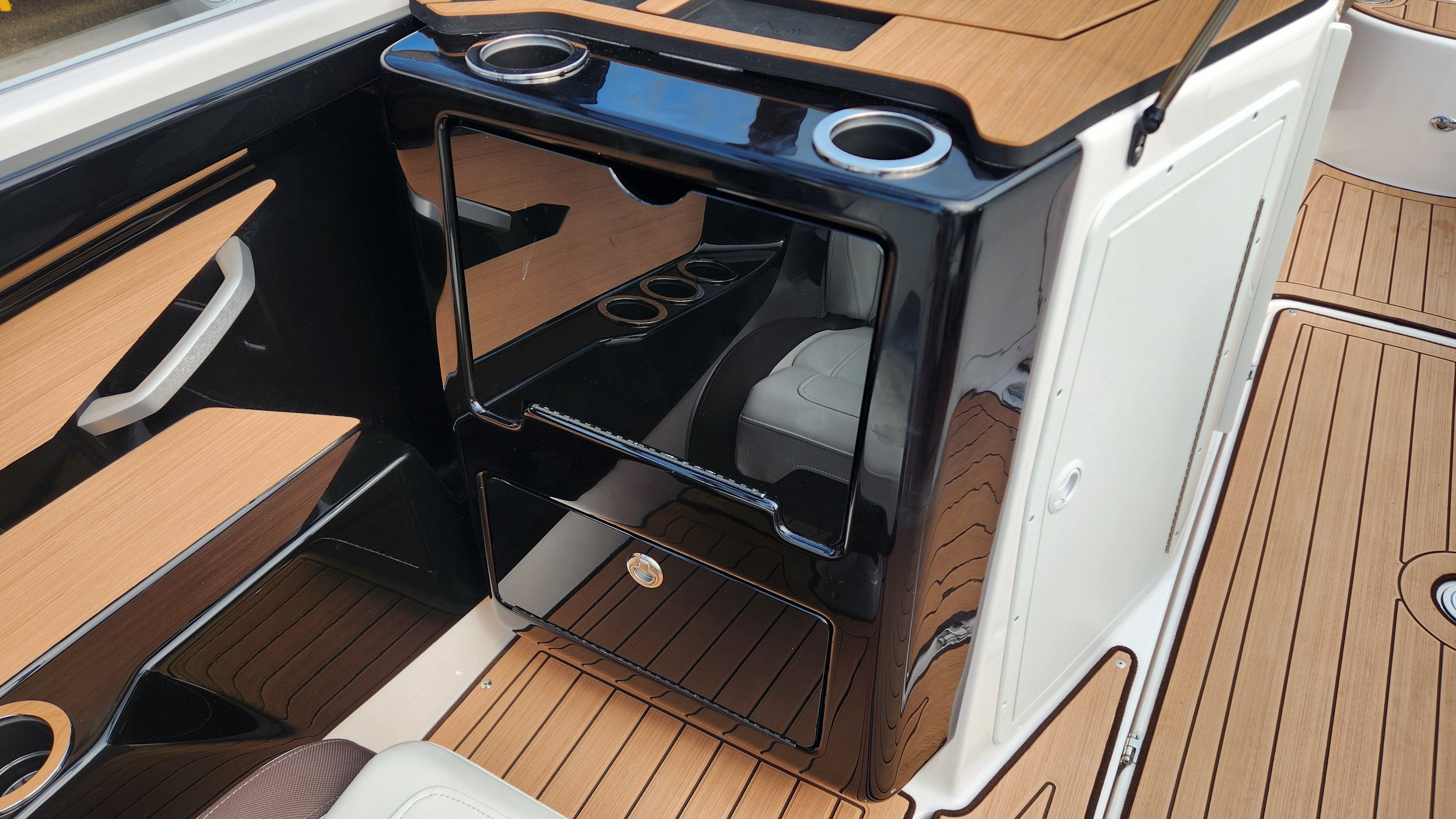 2023 Yamaha Boats 222SD - 31