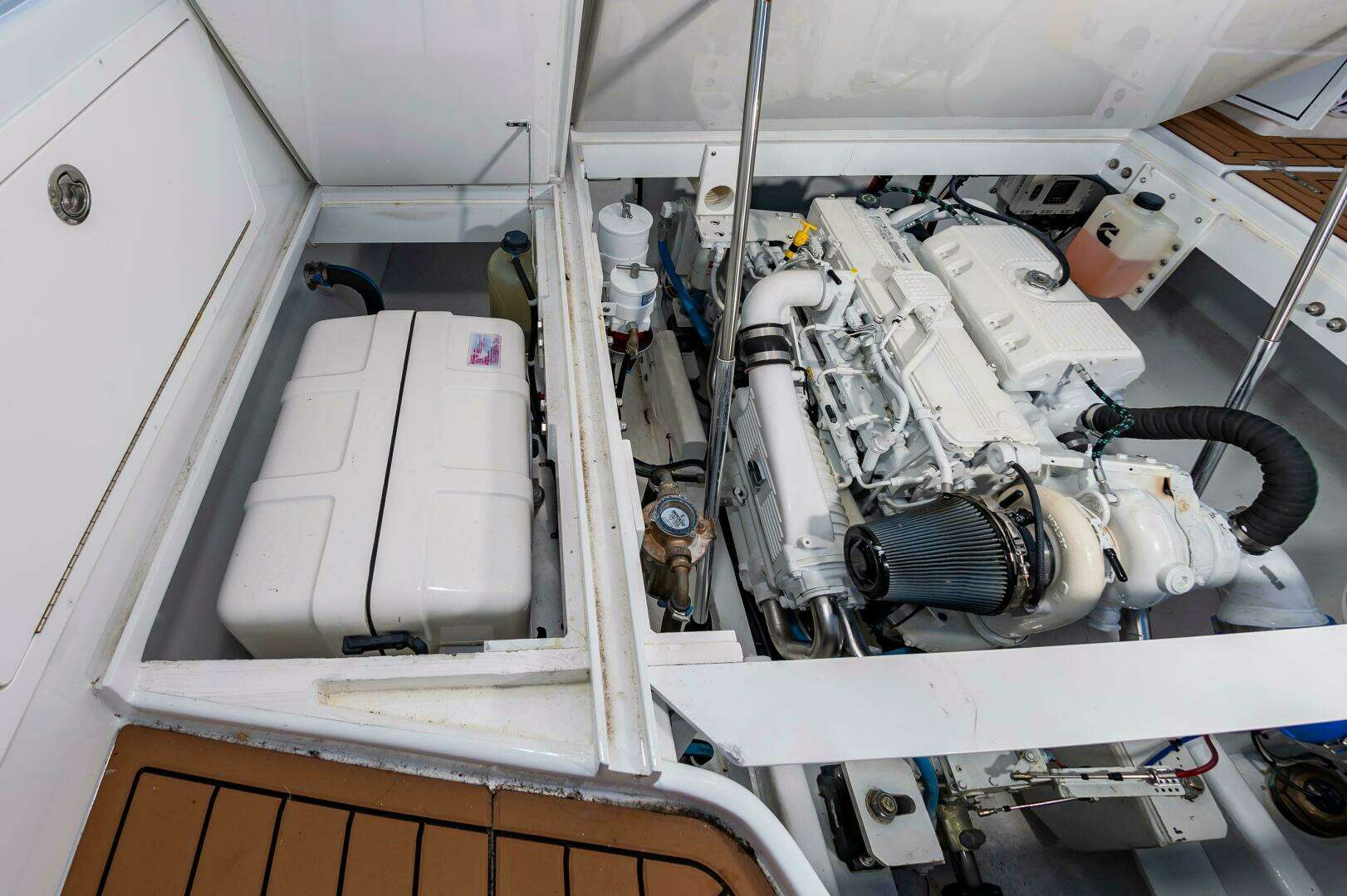 2024 Custom Chesapeake Bay Built Custom 33' - Image 27