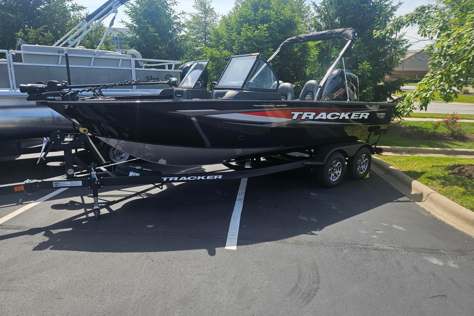 2026 Tracker Targa V-19 Combo