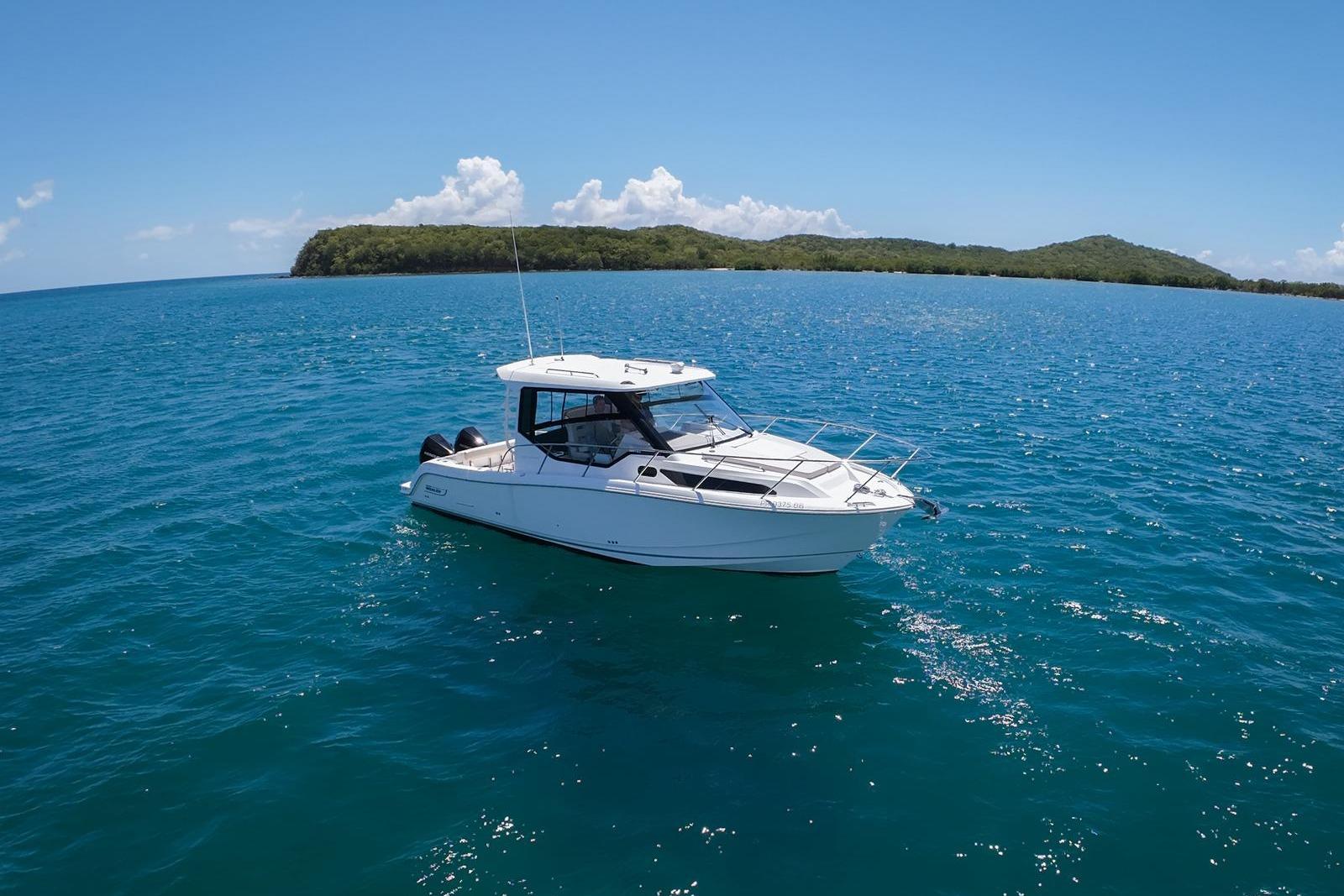 2024 Boston Whaler 325 Conquest