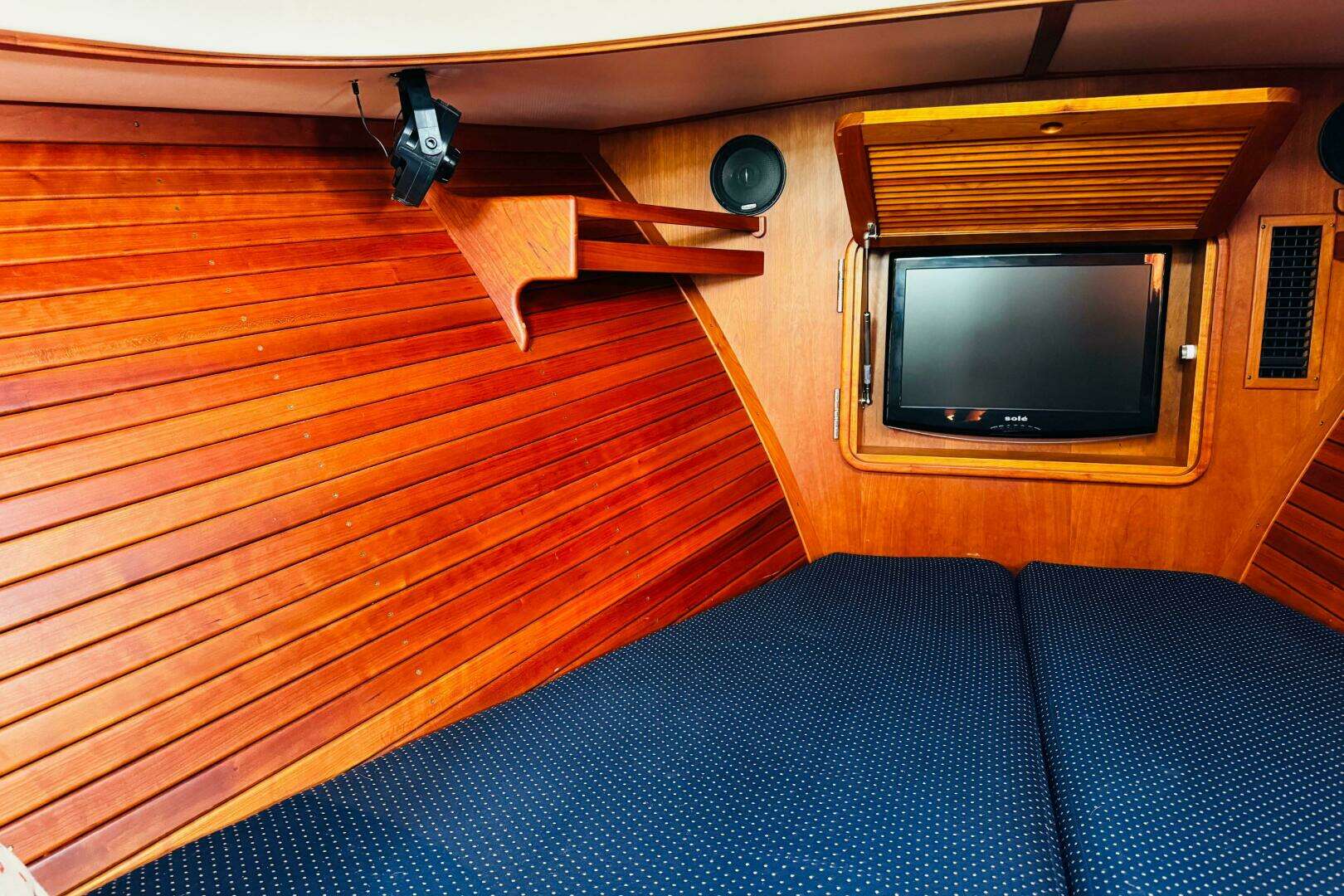 2012 Hinckley Picnic Boat MKIII - Image 5