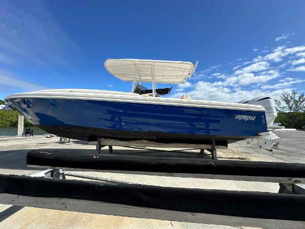 2005 Intrepid 323