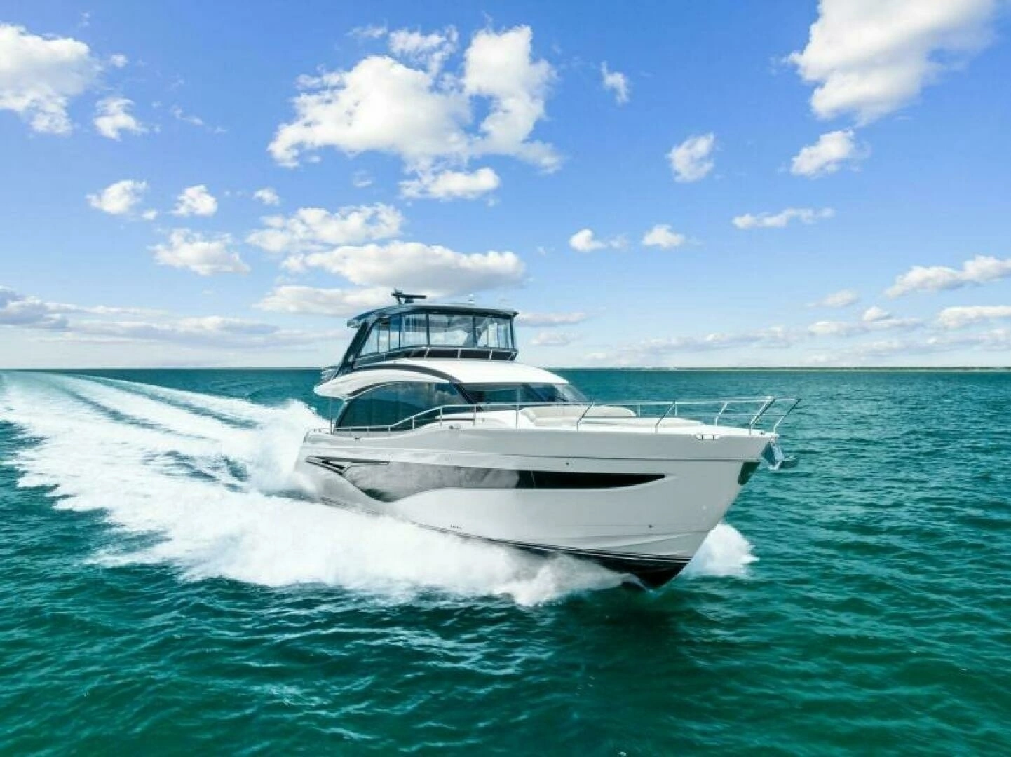 2024 Princess Y72 Motor Yacht - Image 11