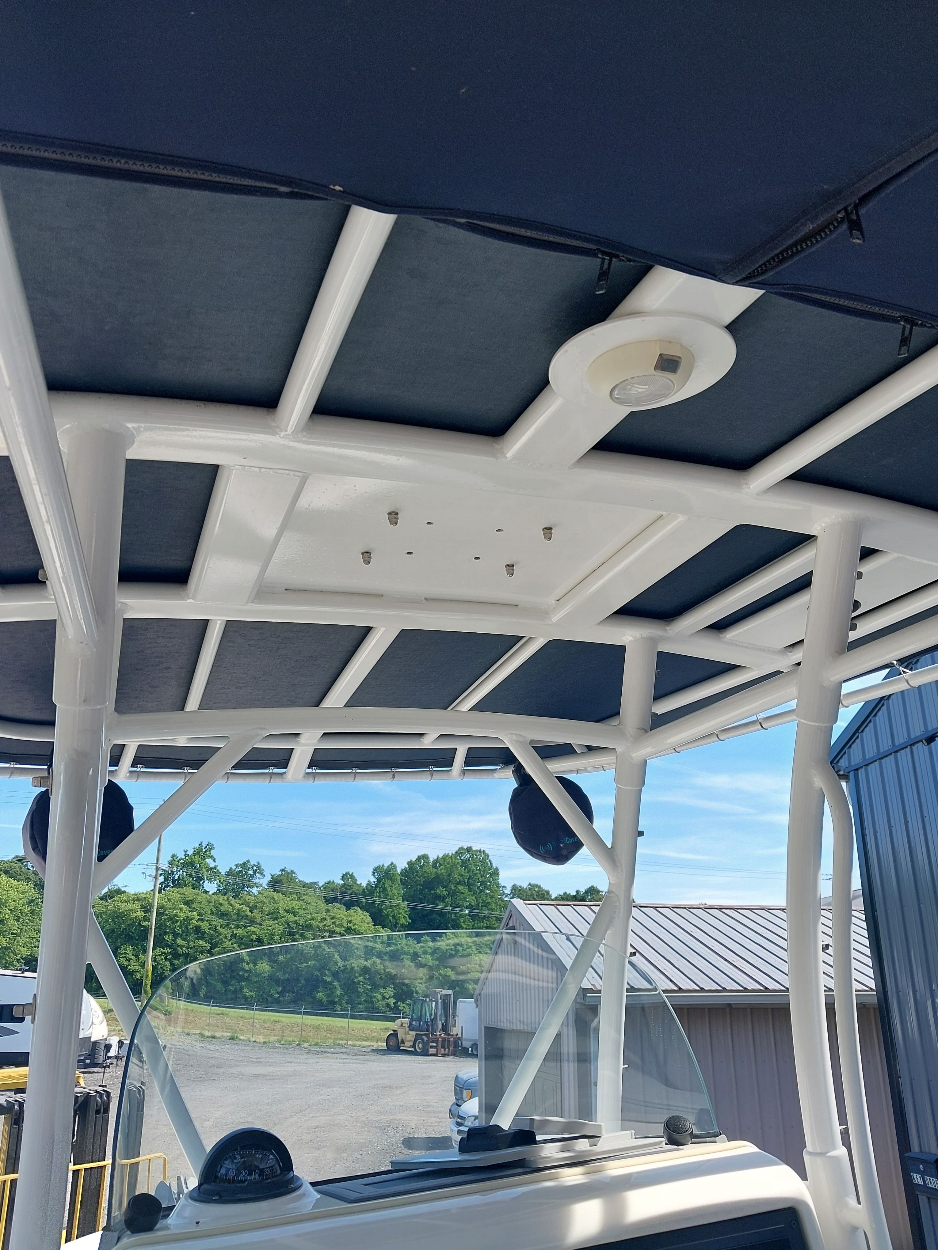 View of a 2005 Boston Whaler 240 Outrage roof with sturdy frame.