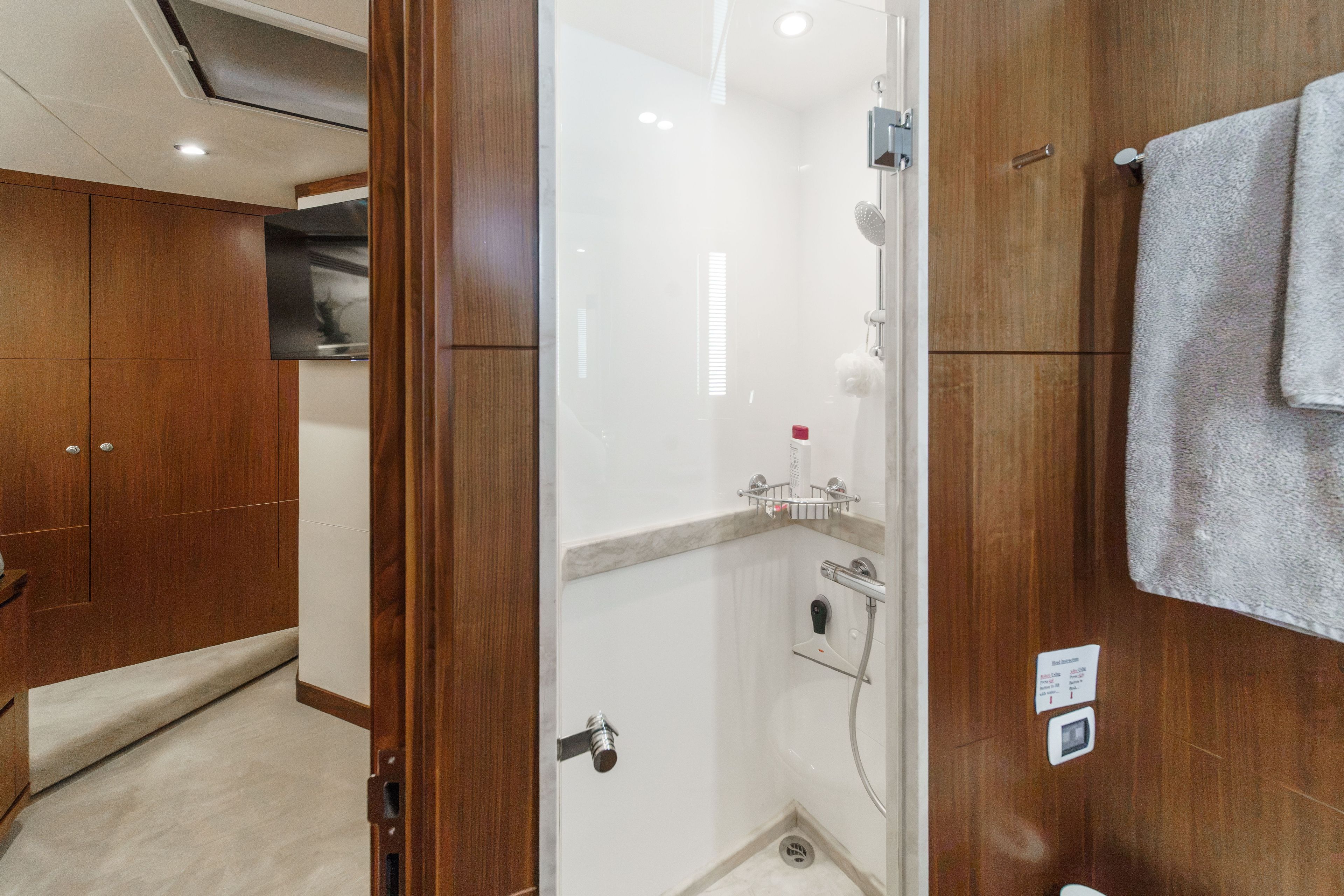 2015 Ocean Alexander 90 Skylounge Motoryacht - 98