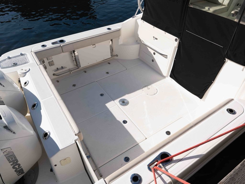 2017 Boston Whaler 315 Conquest - 24
