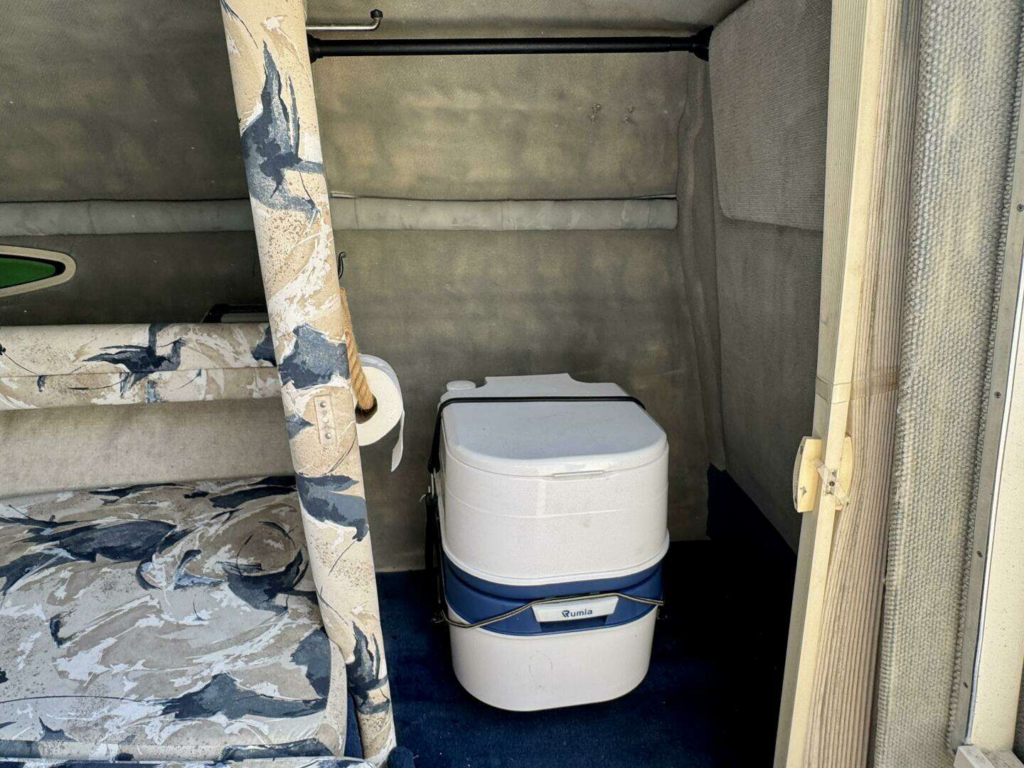 1999 Sea Ray 215 Express Cruiser - Image 50