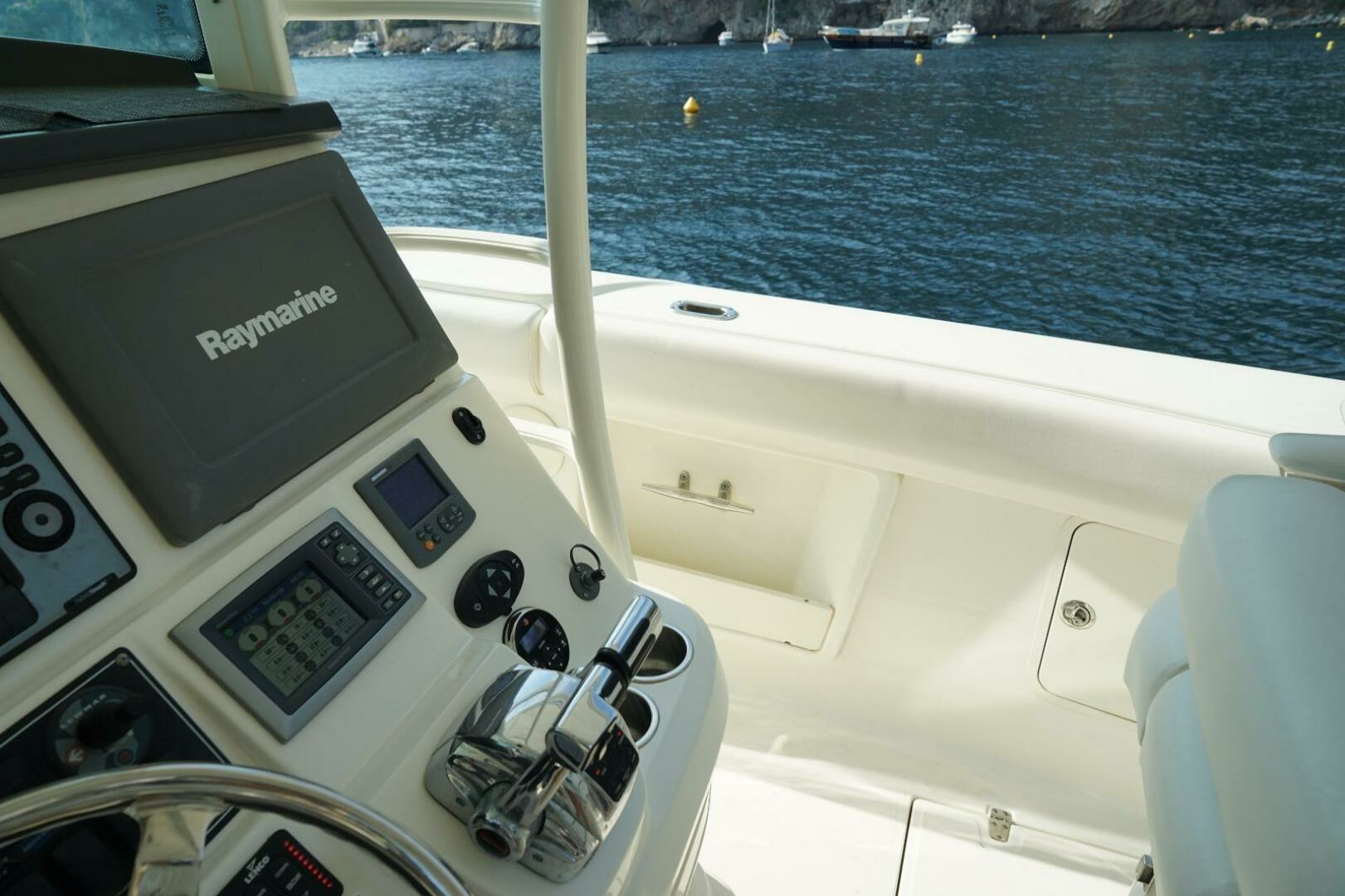 2012 Boston Whaler Whaler 370 Outrage - Image 12