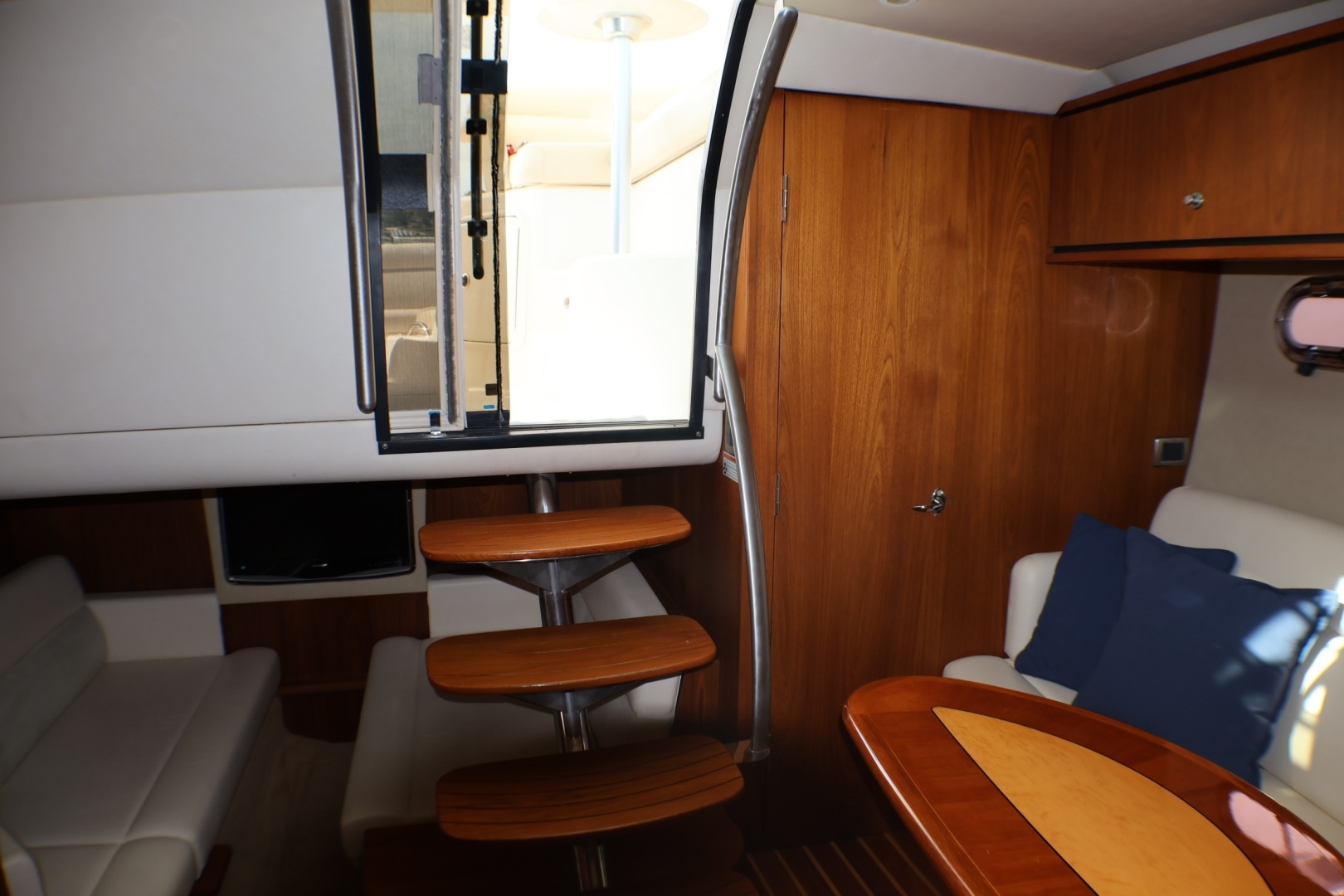 2009 Tiara Yachts 3500 Sovran - Image 20
