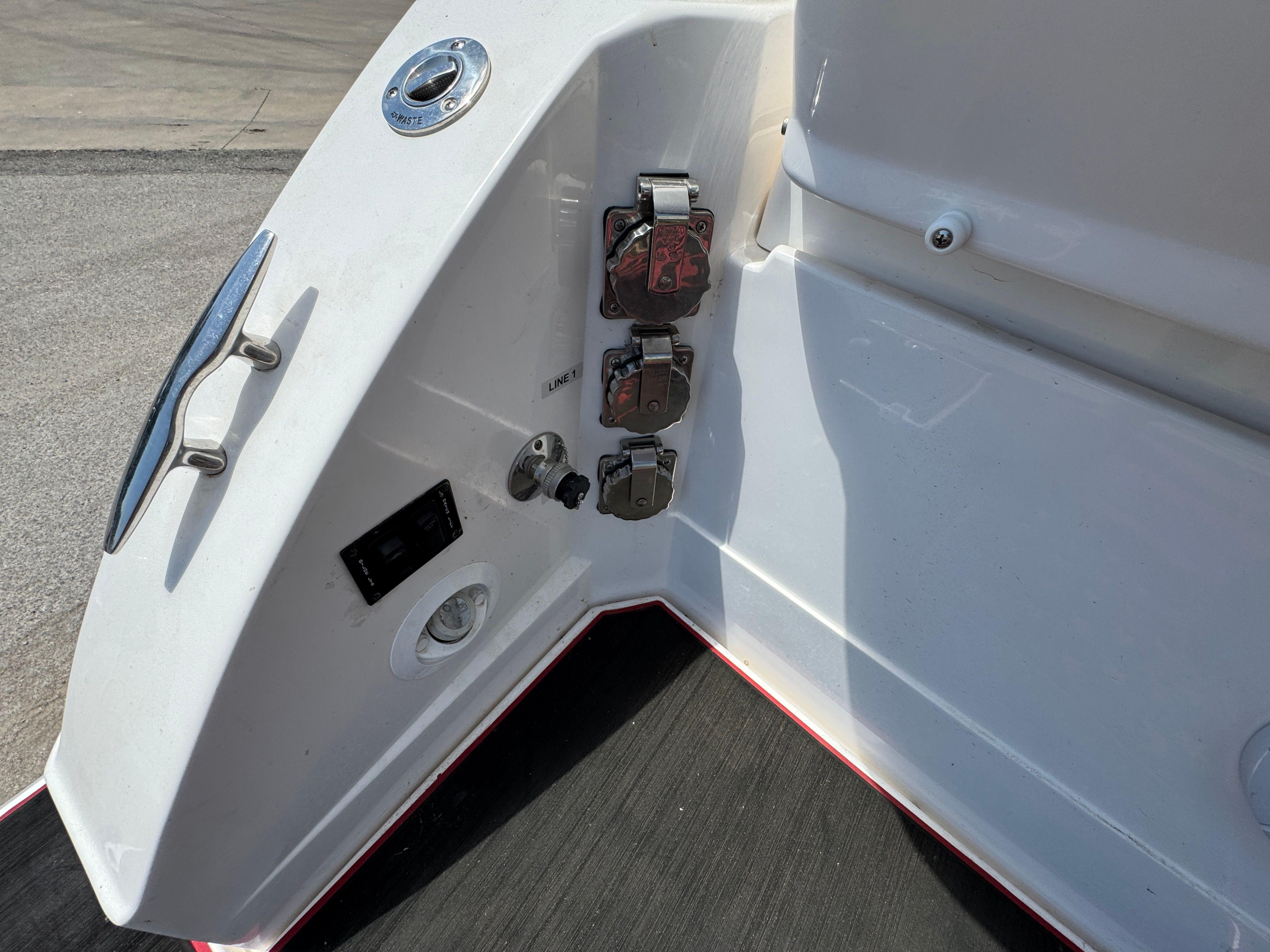 2023 REGAL 33 EXPRESS - Image 64