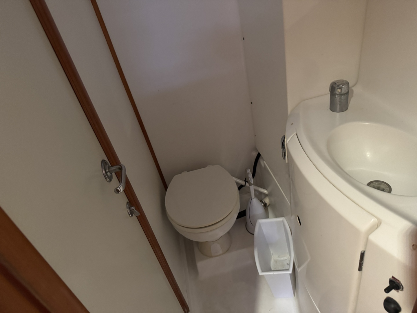 2004 Lagoon 410 S2 - Image 22
