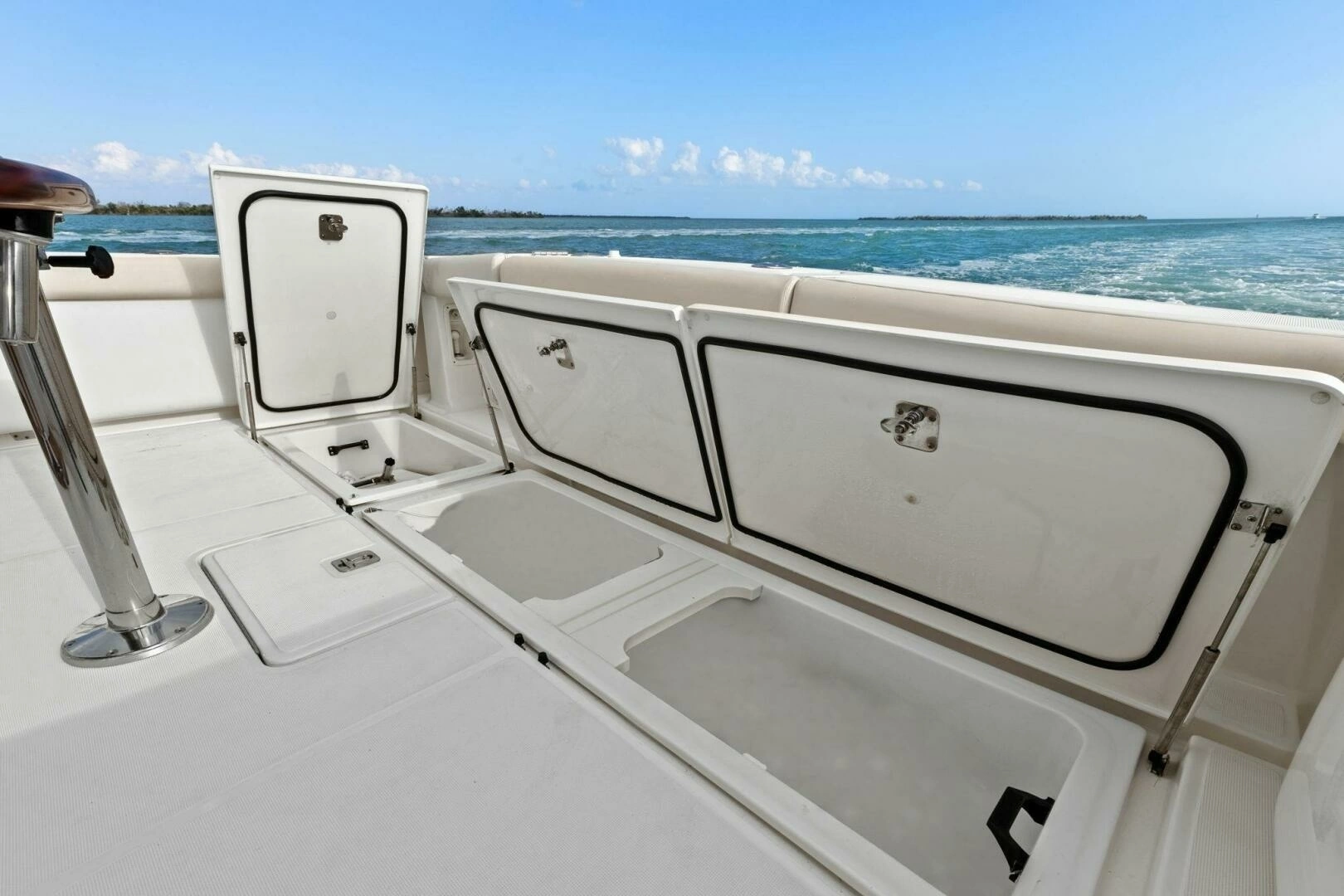 2013 Tiara Yachts 3900 Convertible - Image 46