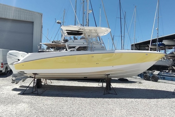 2006 Boston Whaler 320 Outrage