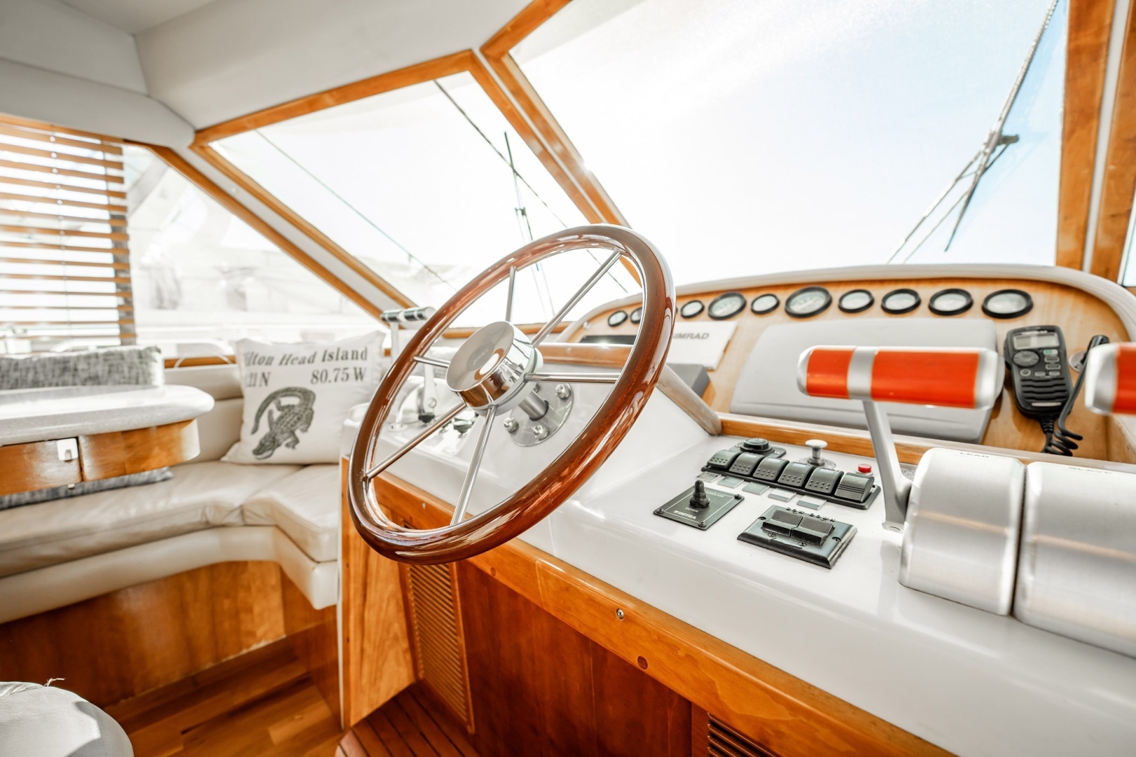 2004 Navigator 5700 Rival Pilothouse - Image 27