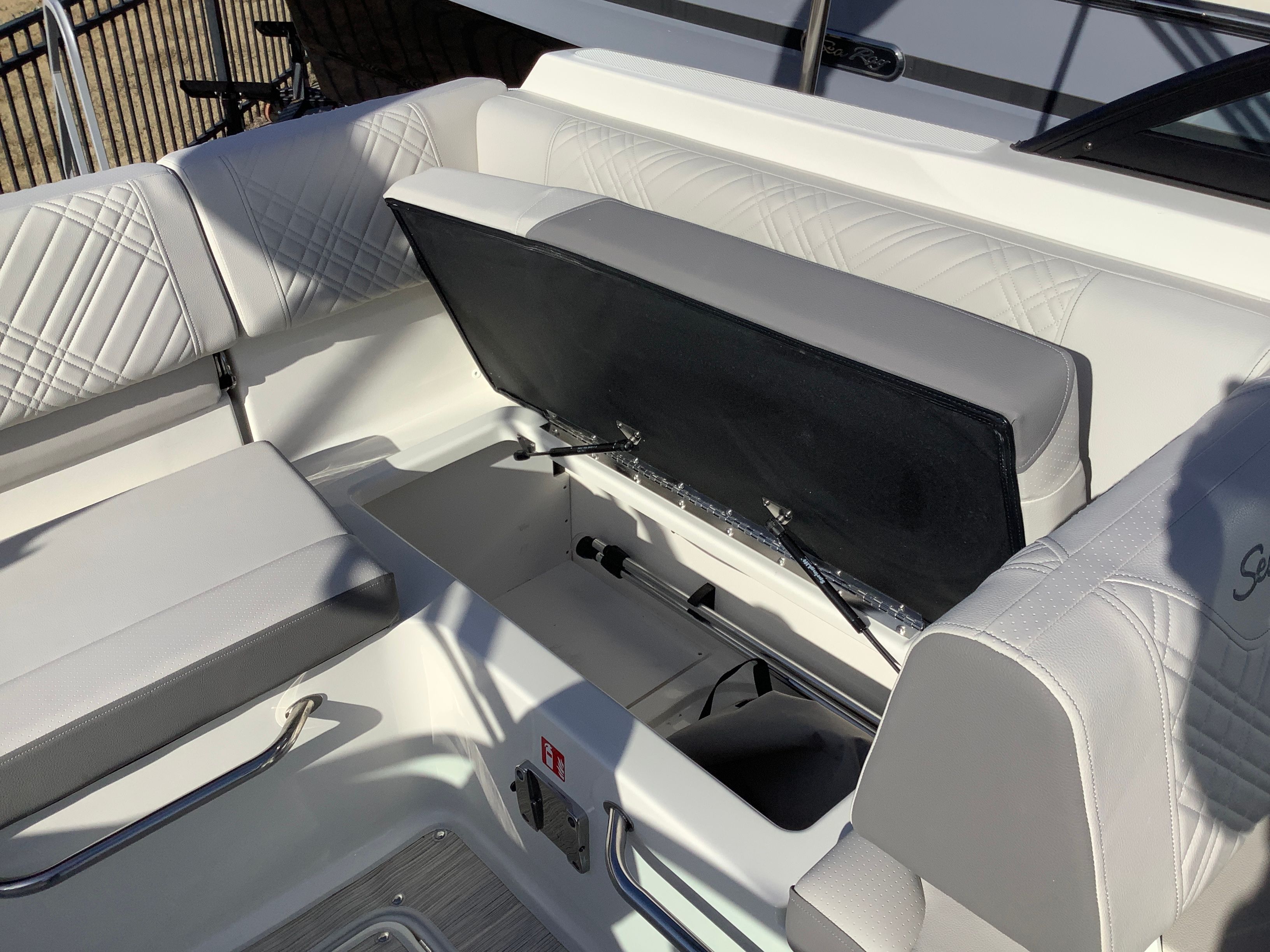 2026 Sea Ray SDX 230 - 13