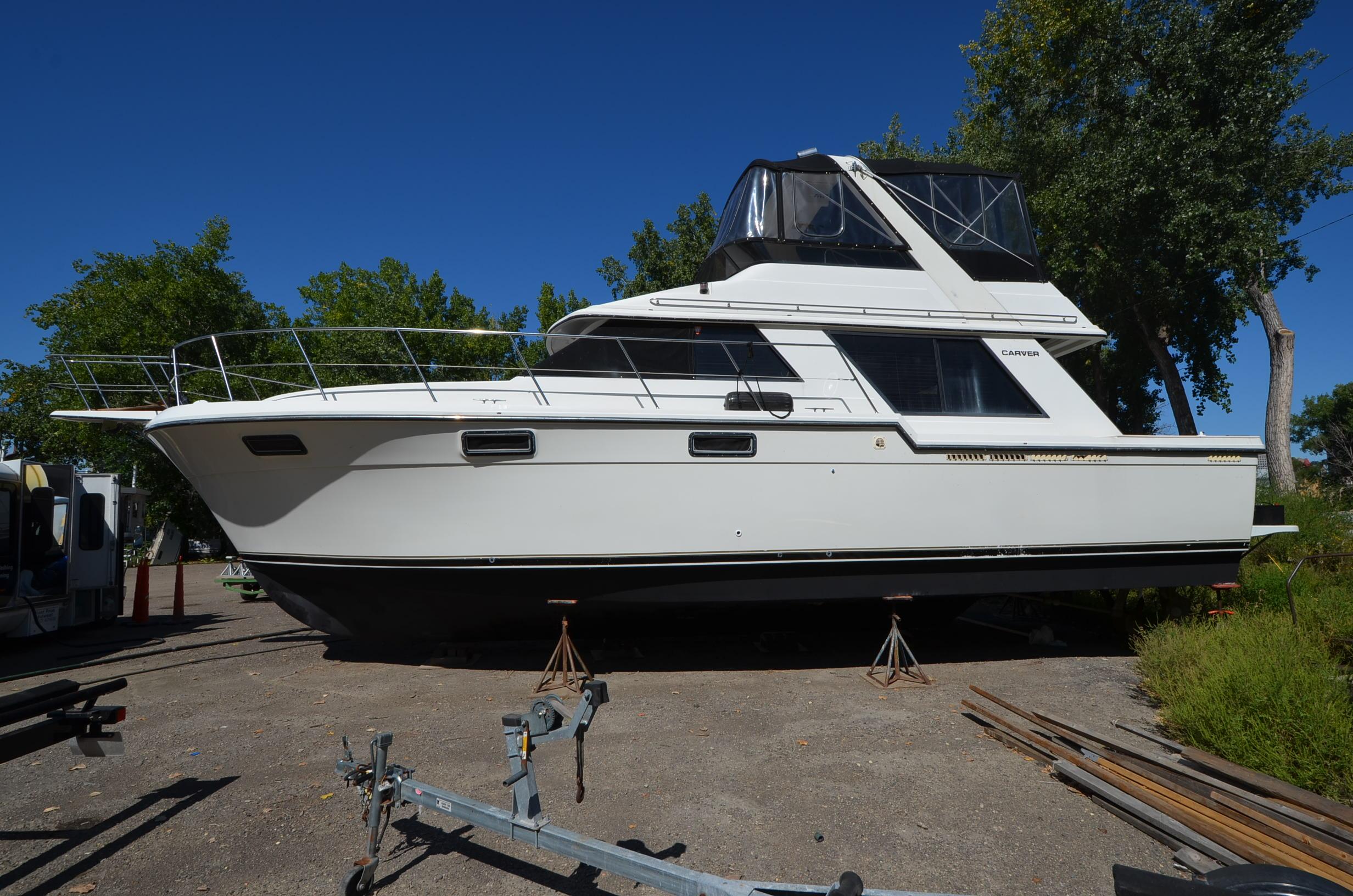 1986 Carver 4227 Cockpit Motor Yacht