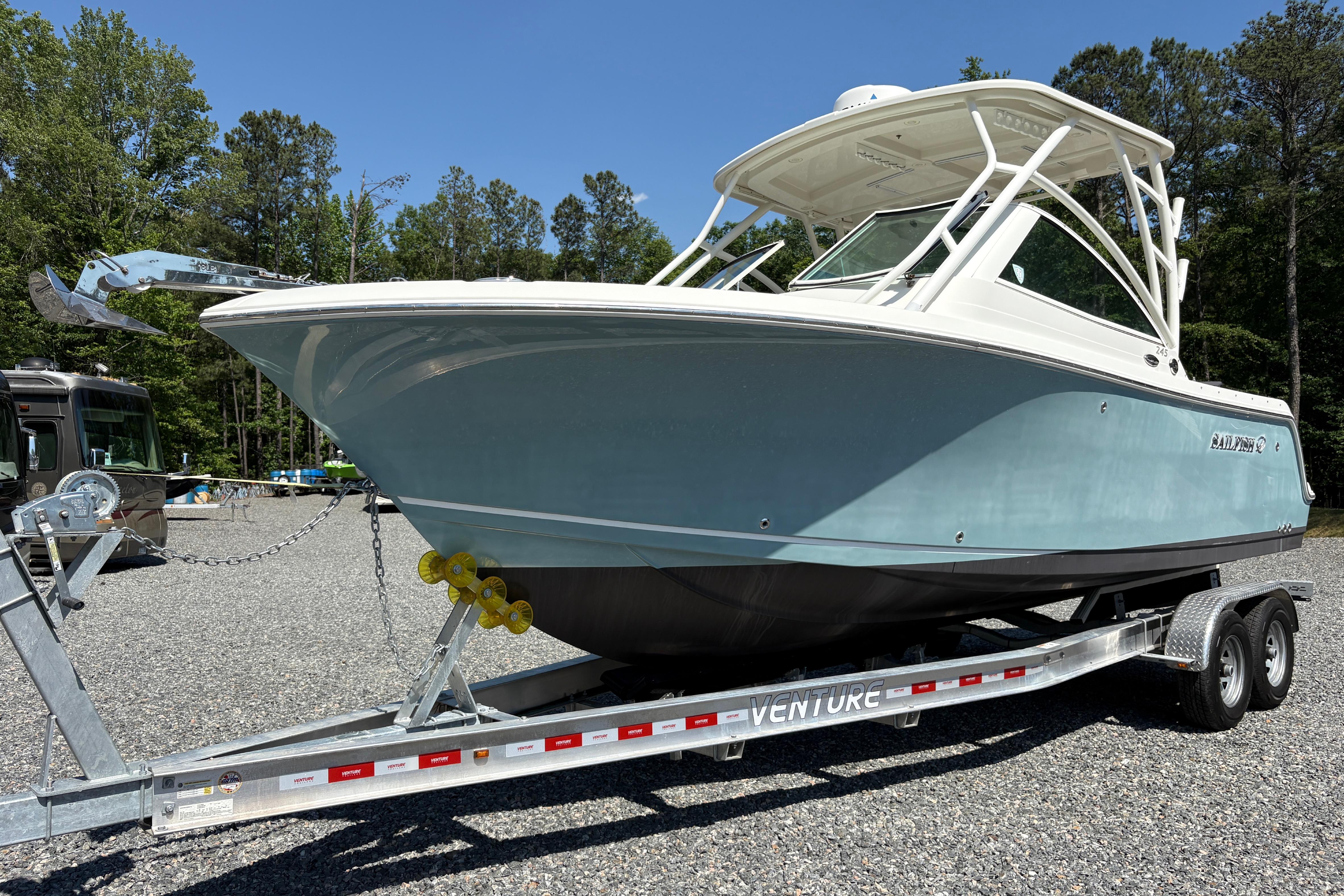 2017 Sailfish 245 DC