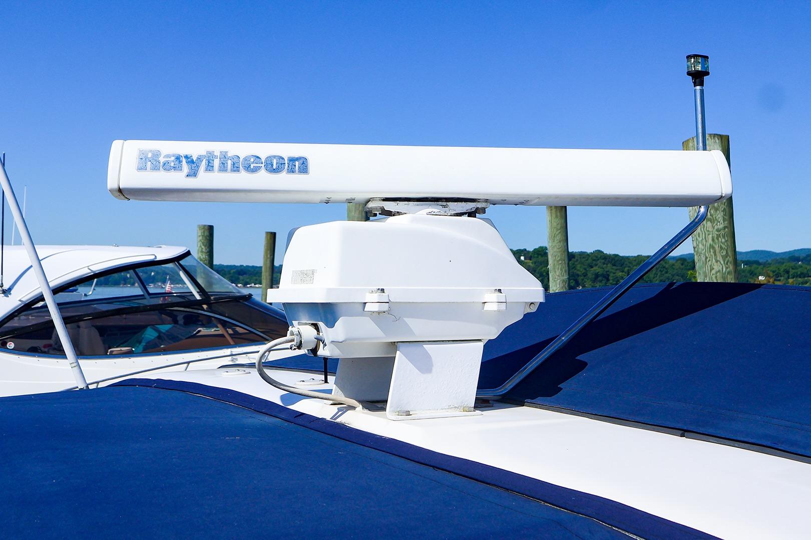Radar system on 1998 Sea Ray 500 Sundancer yacht under clear blue sky.