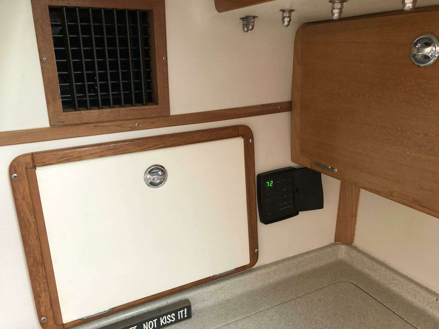 2005 Catalina 320 - Image 31