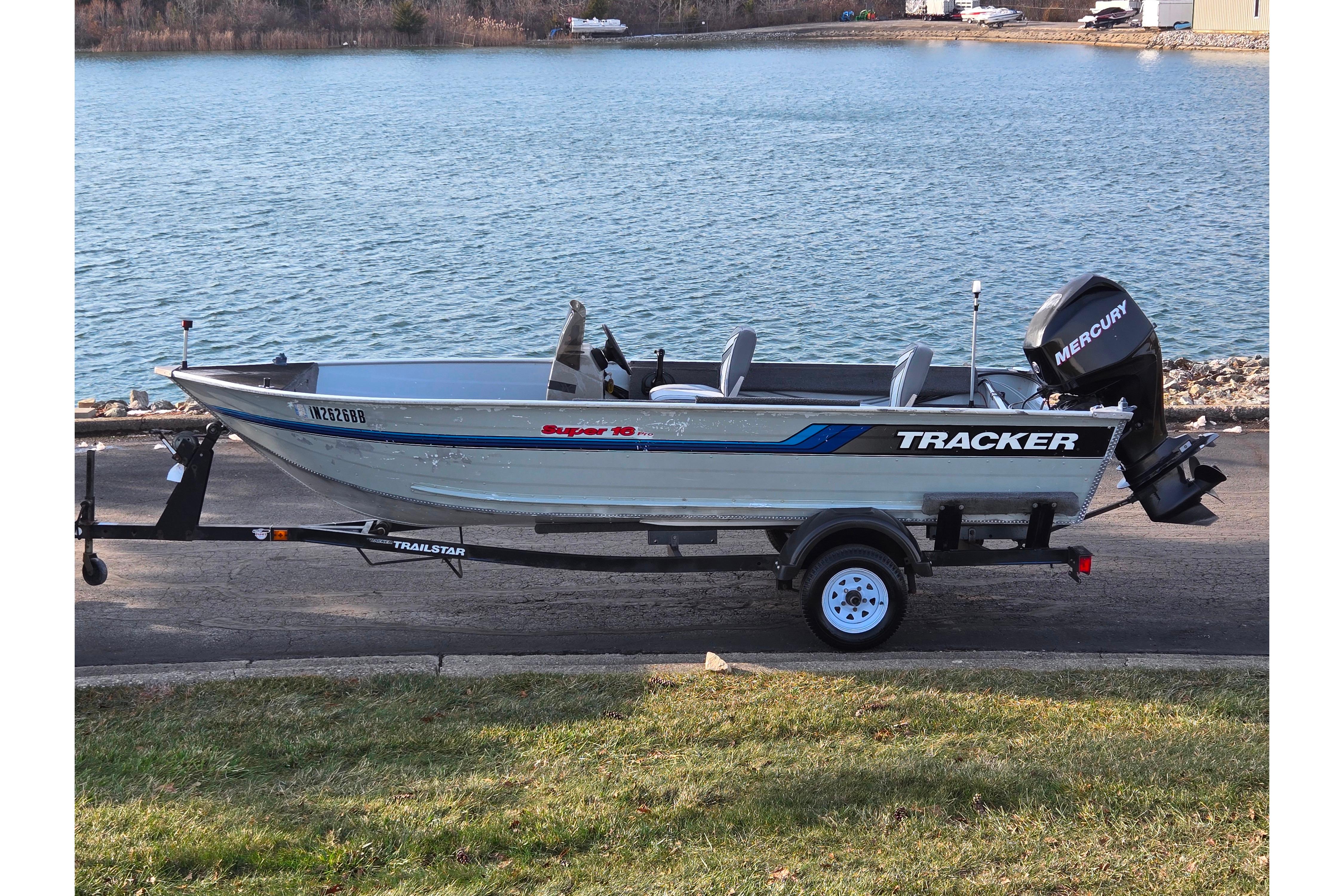 1994 Tracker Pro Deep V-16