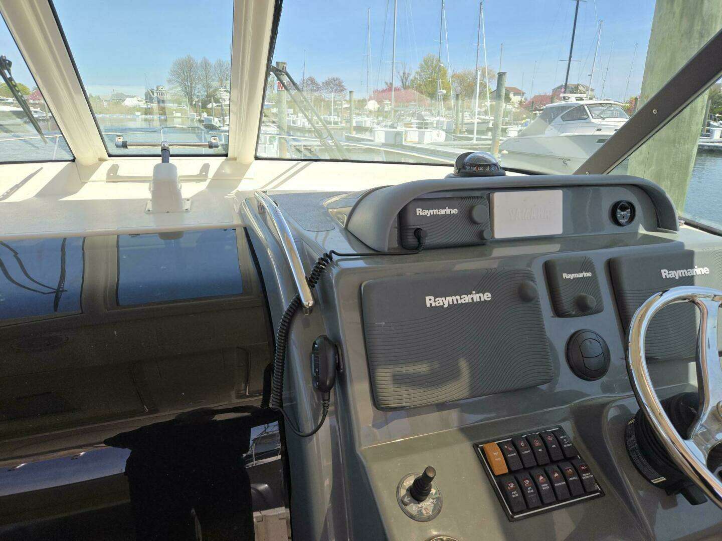 2013 Pursuit 345 Offshore - Image 18