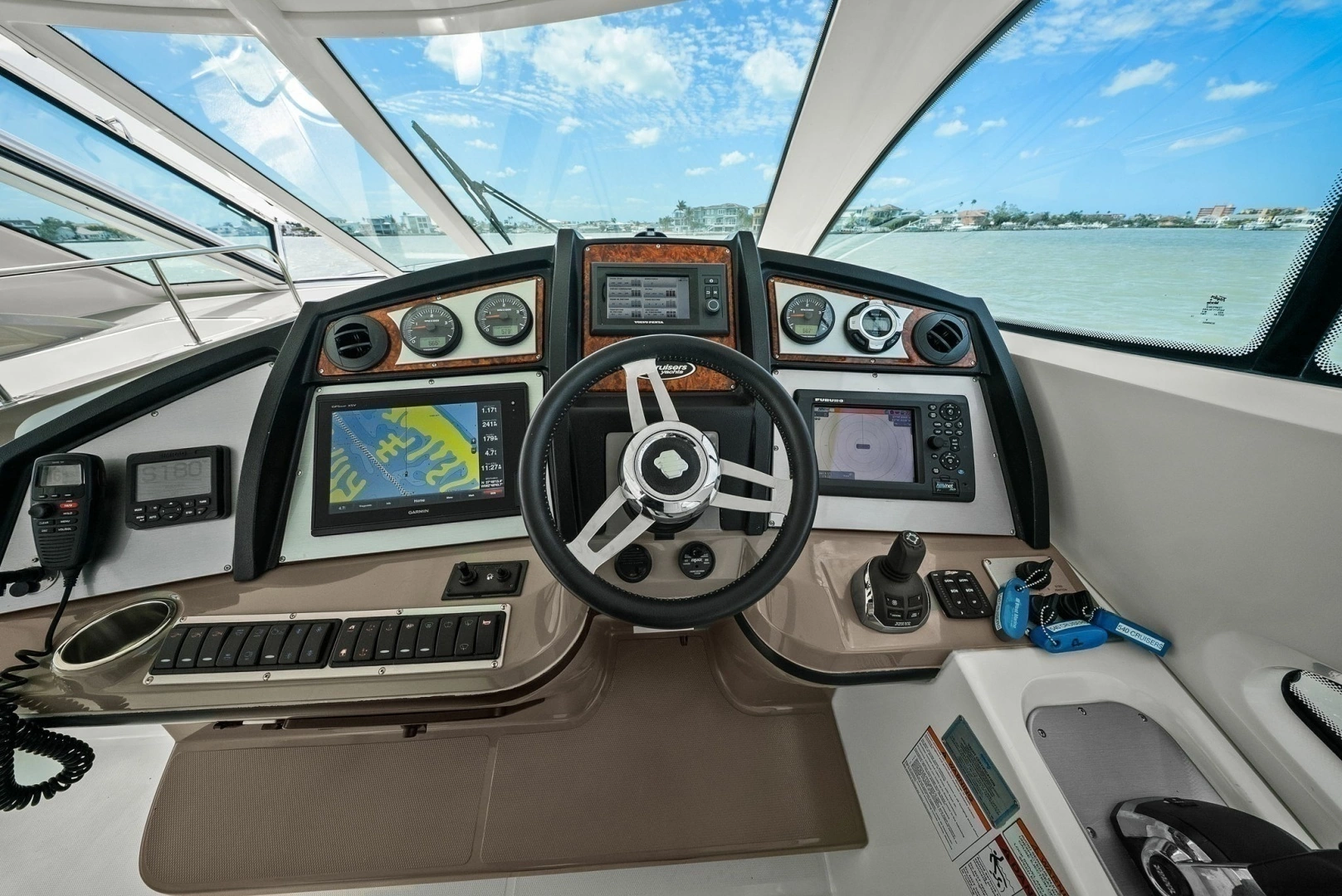 2012 Cruisers Yachts 540 Coupe - Image 2