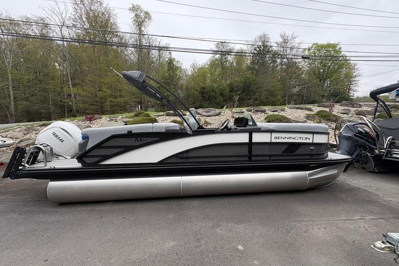 2026 Bennington 22 M Quad Bench