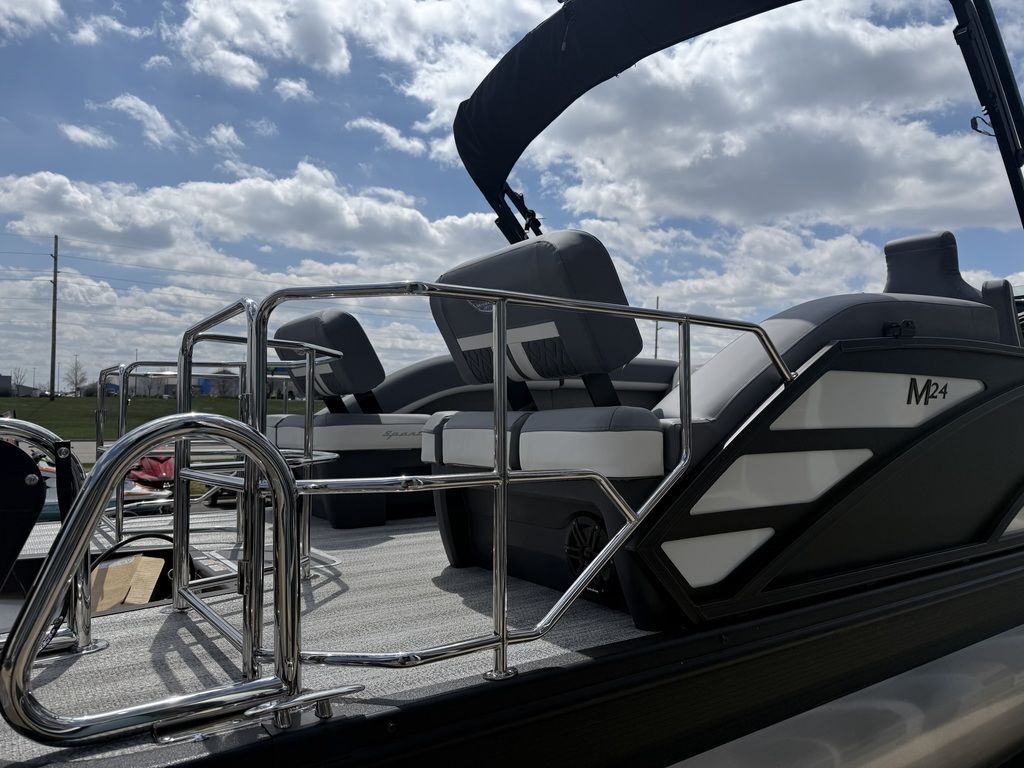 2026 Bennington 24 M Sport Lounge - 10