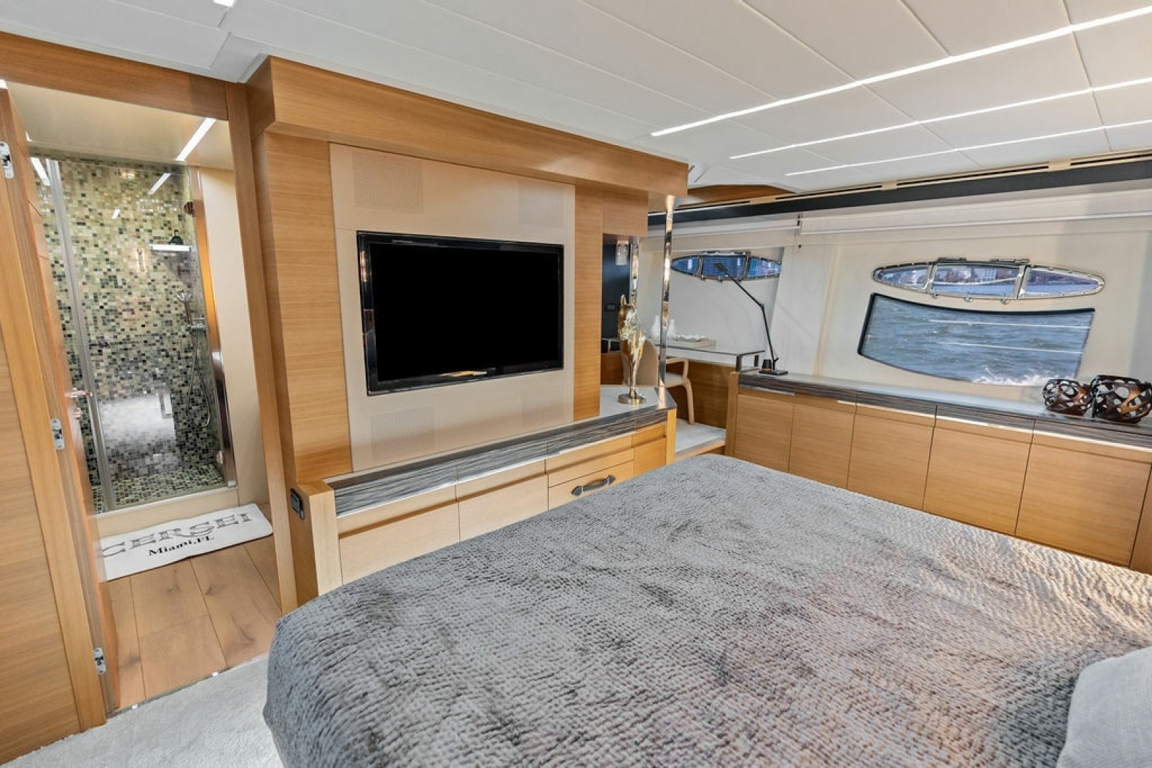 2012 Pershing 92 - Image 30