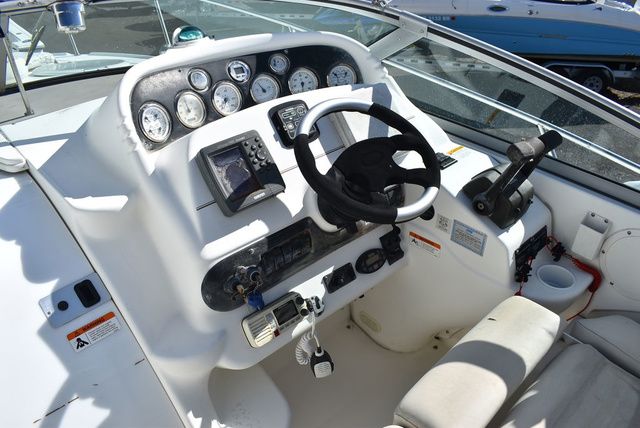 2005 Larson Cabrio 310 - 31