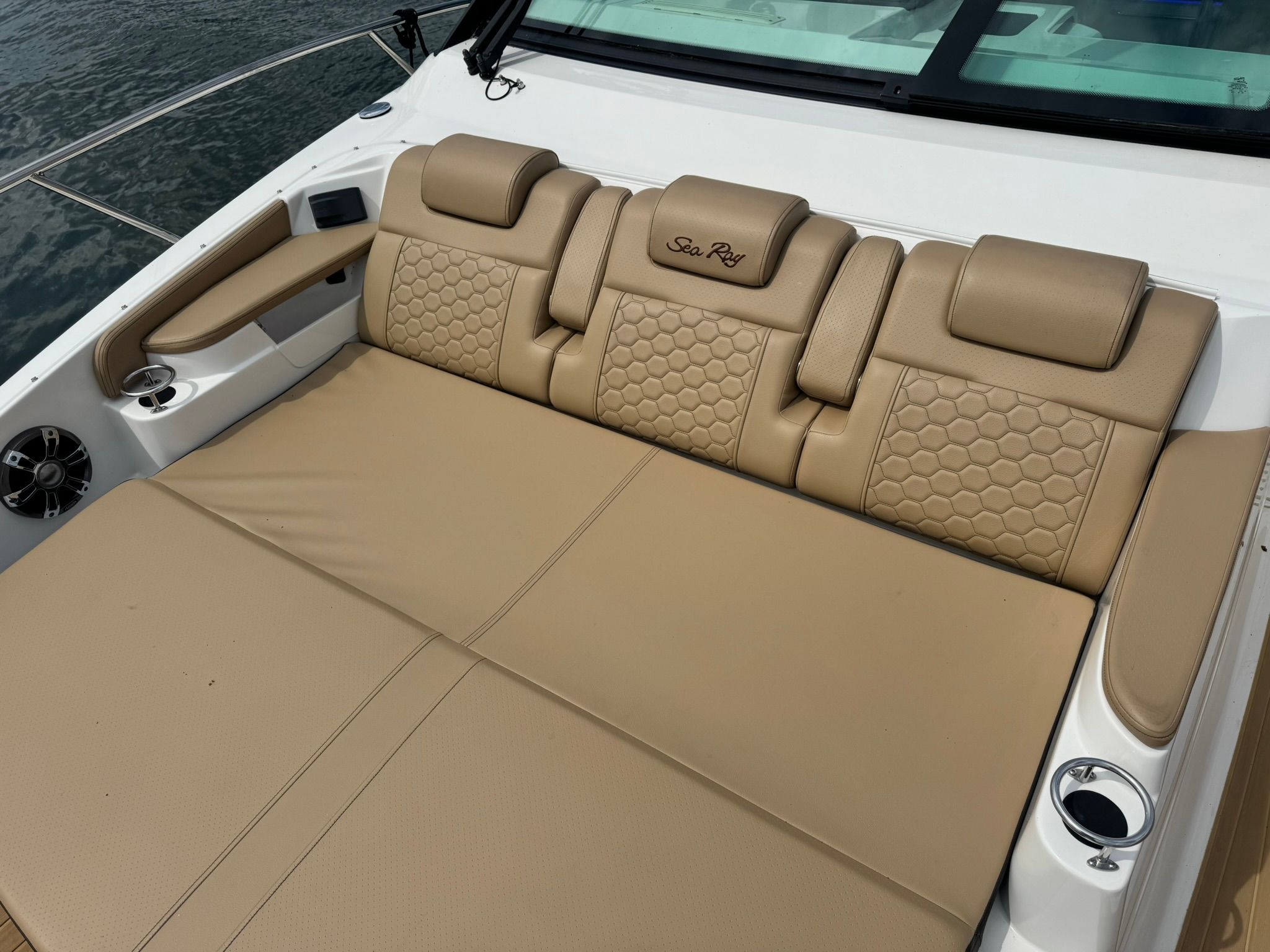 2023 Sea Ray DA320 Coupe - 12
