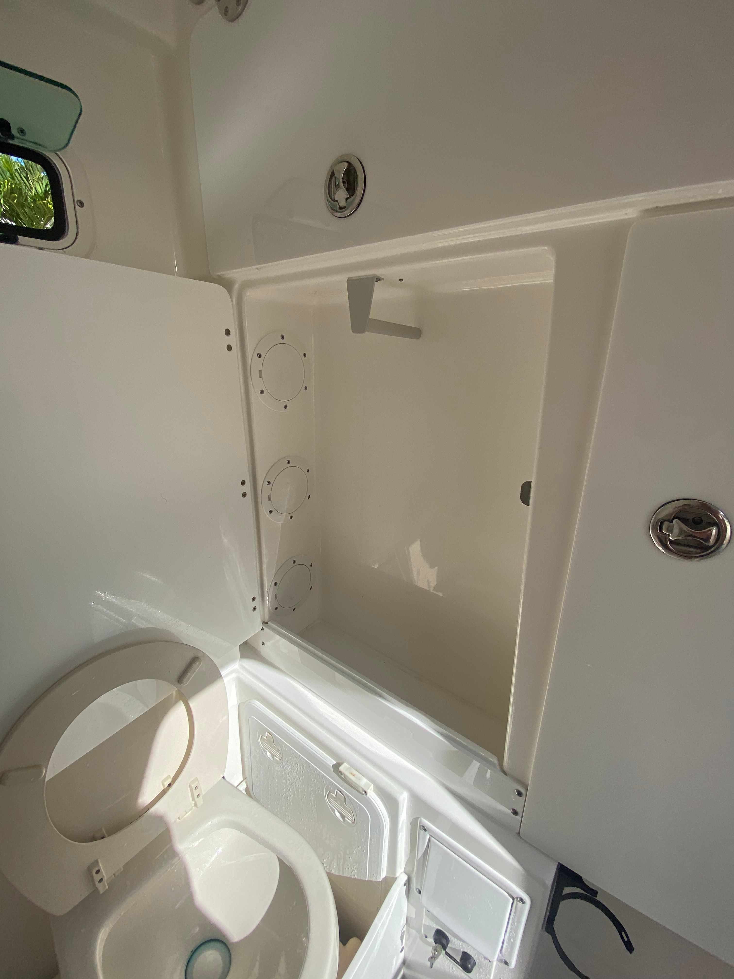 2009 Everglades 365 Center Console - 57