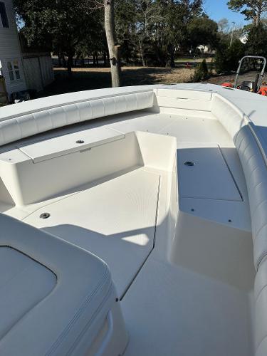 2010 Regulator 29 Forward Seating - 7