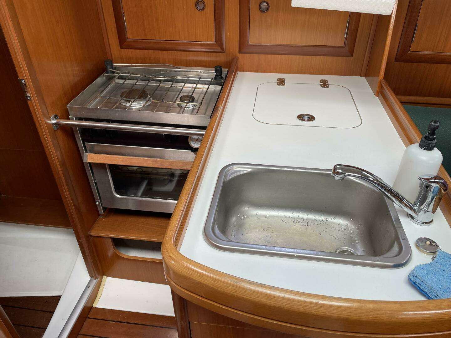 2003 Beneteau — - Image 8