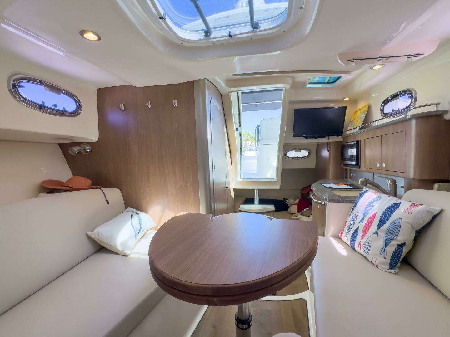 2018 Boston Whaler 315 Conquest - Image 27