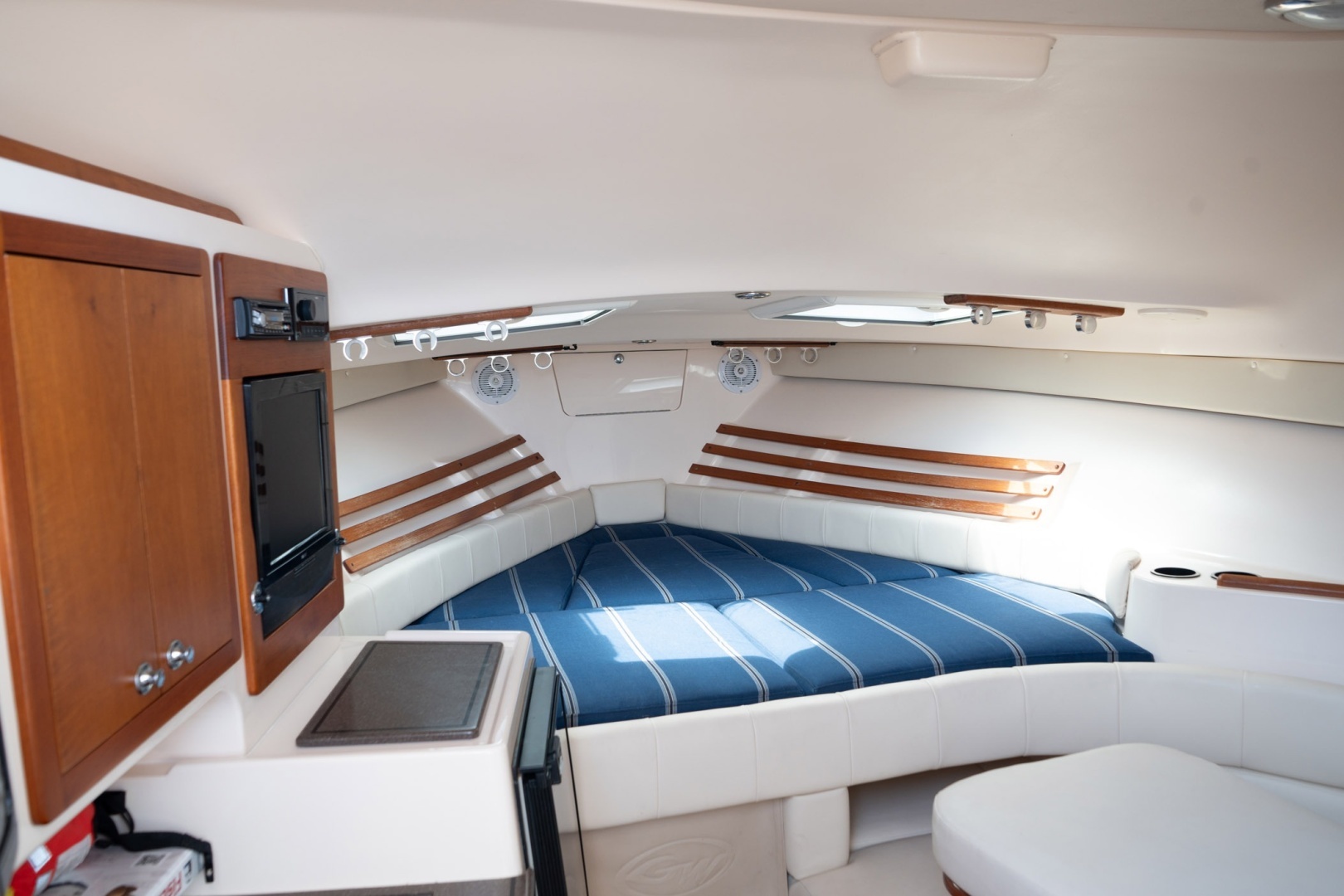 2009 Grady-White Express 330 - Image 10