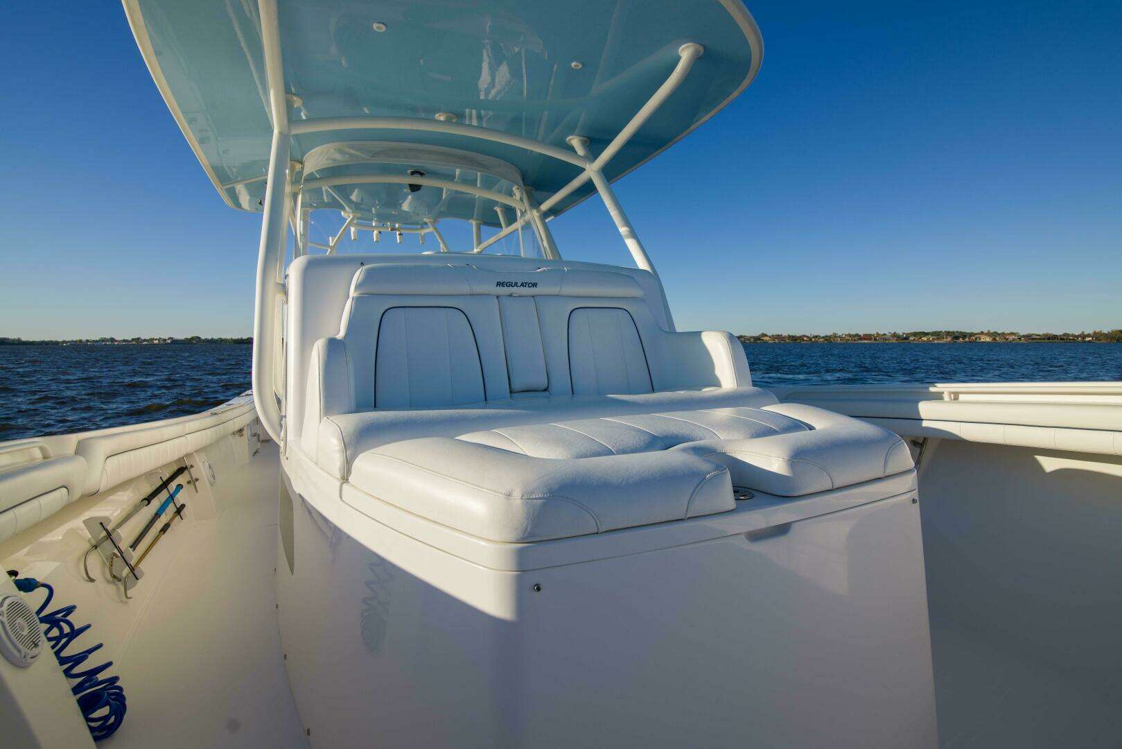 2016 Regulator 41 Center Console - Image 21