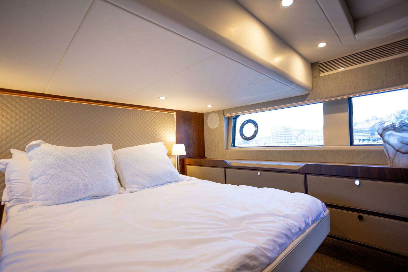 2025 Fairline Squadron 50 - Image 14