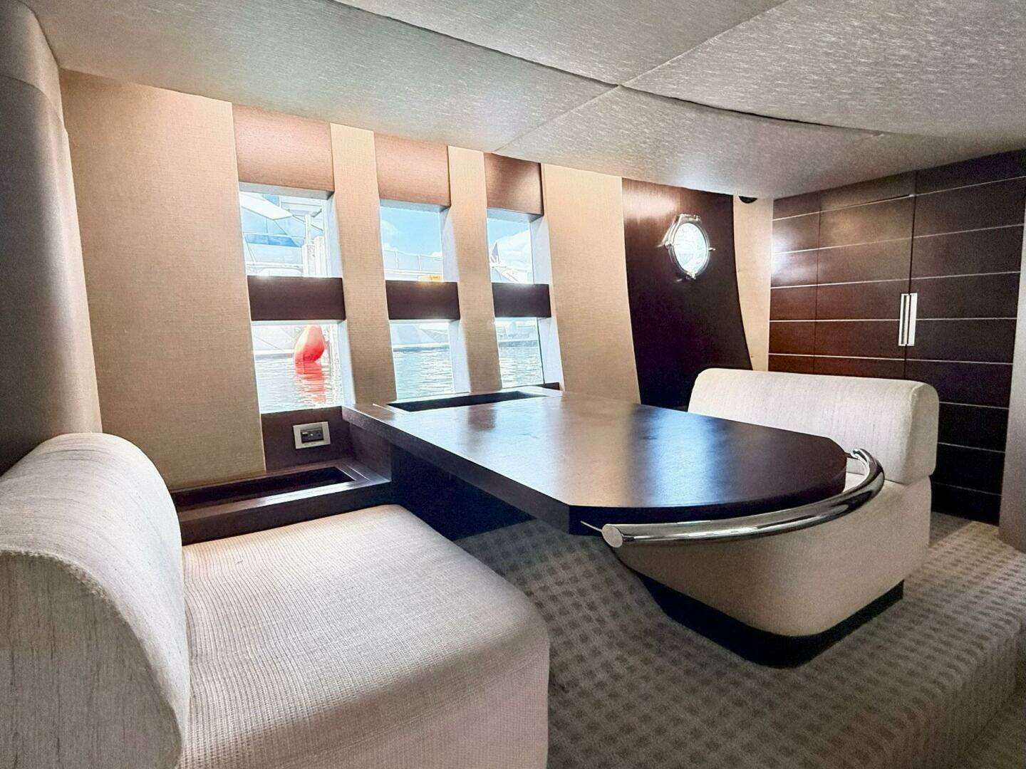 2011 Azimut 68S - Image 25