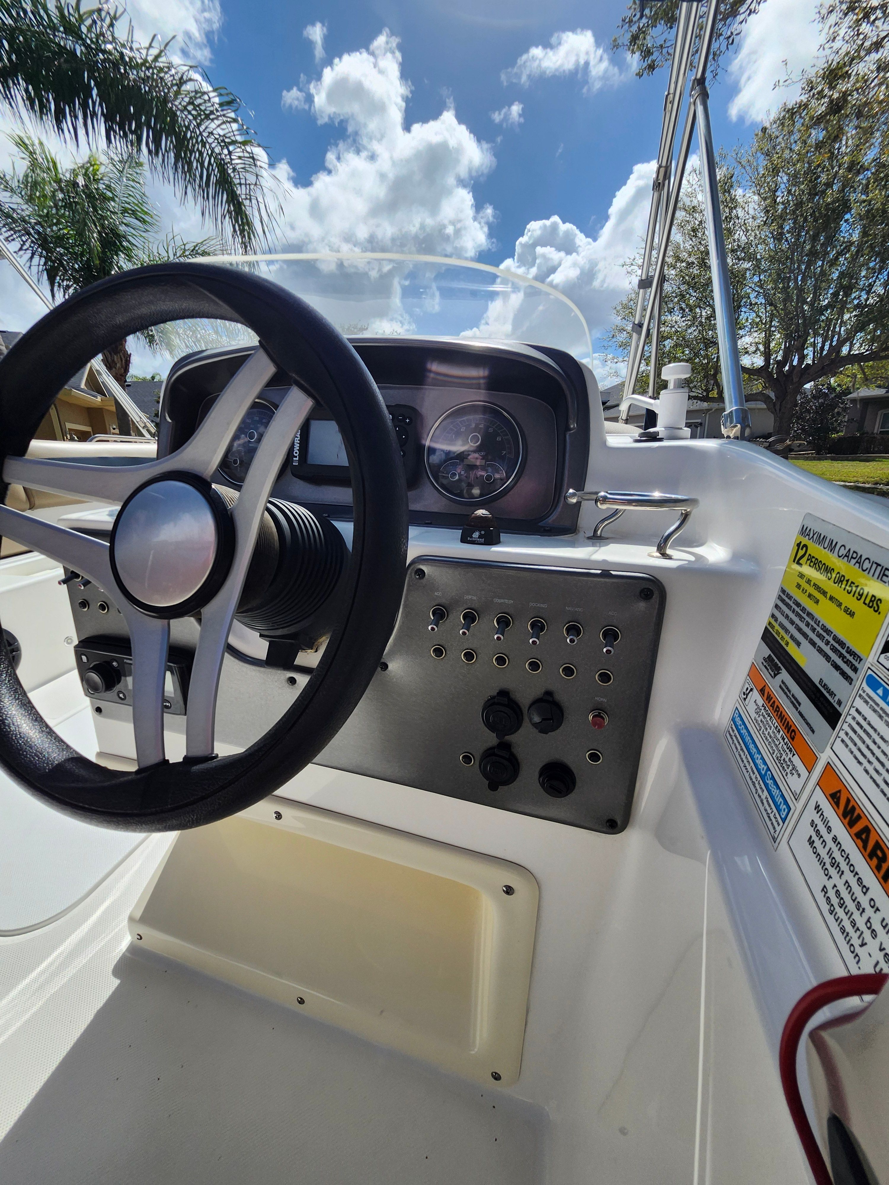 2021 Hurricane SunDeck 201 OB - 13