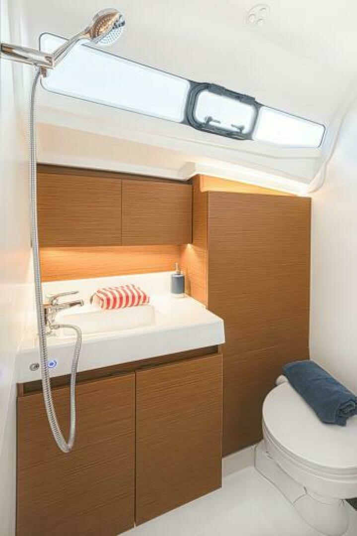 2026 Jeanneau Sun Odyssey 380 - Image 12